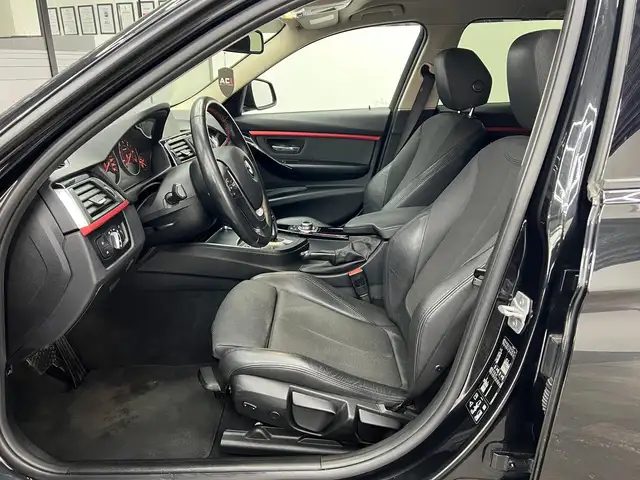 BMW 3 Series view 14
