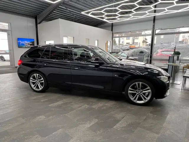 BMW 3 Series view 10