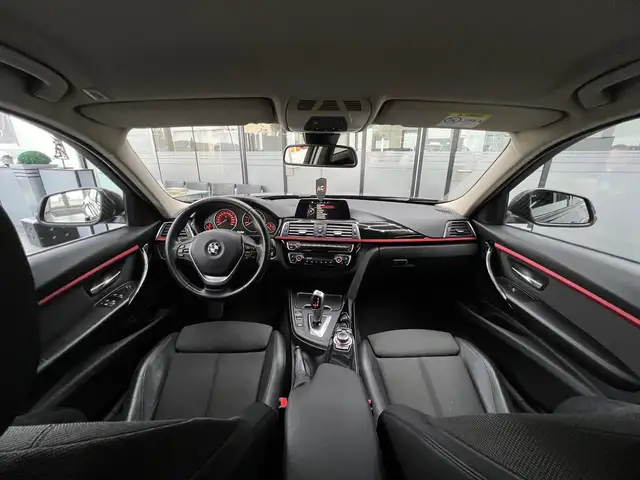 BMW 3 Series view 15