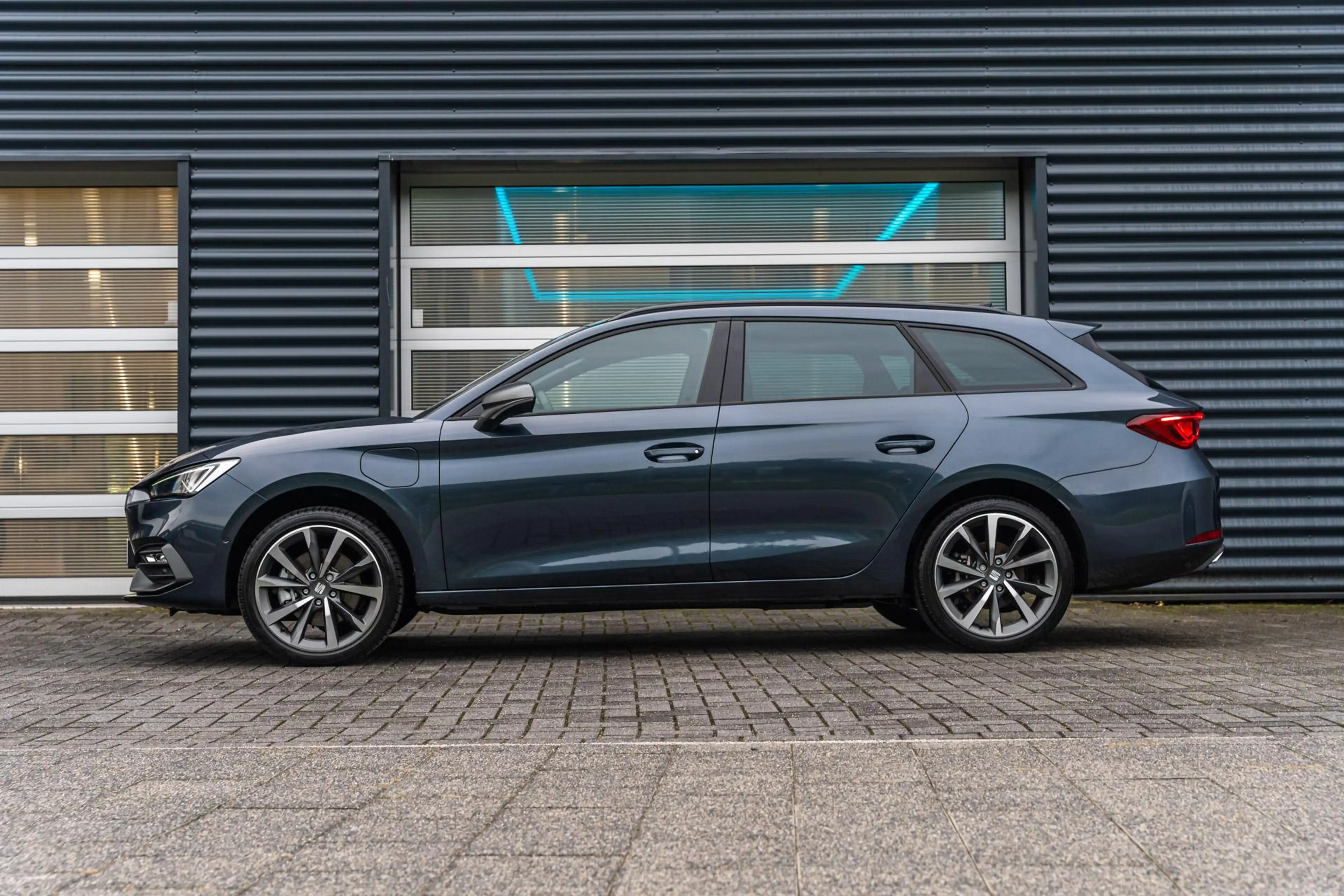 SEAT Leon e-Hybrid Sportstourer 1.5 TSI 204pk DSG FR Business | LMV 1 — photo 11