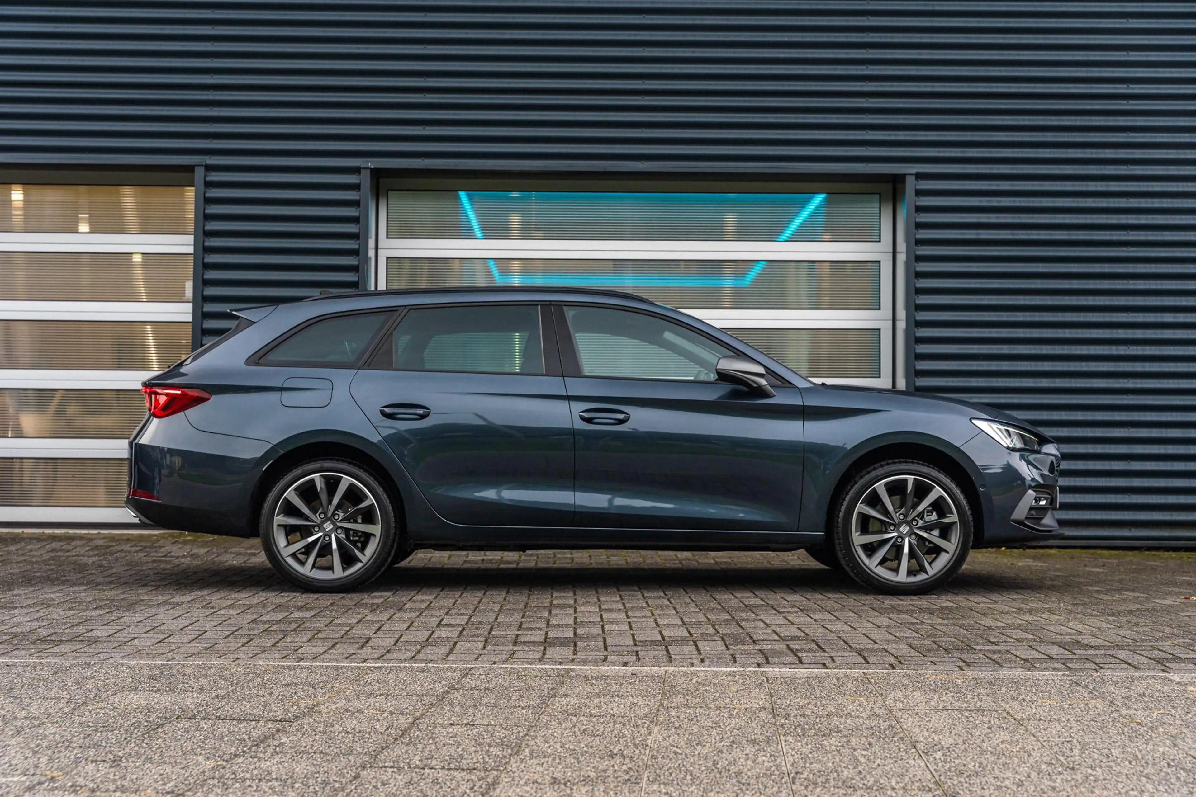 SEAT Leon e-Hybrid Sportstourer 1.5 TSI 204pk DSG FR Business | LMV 1 — photo 3