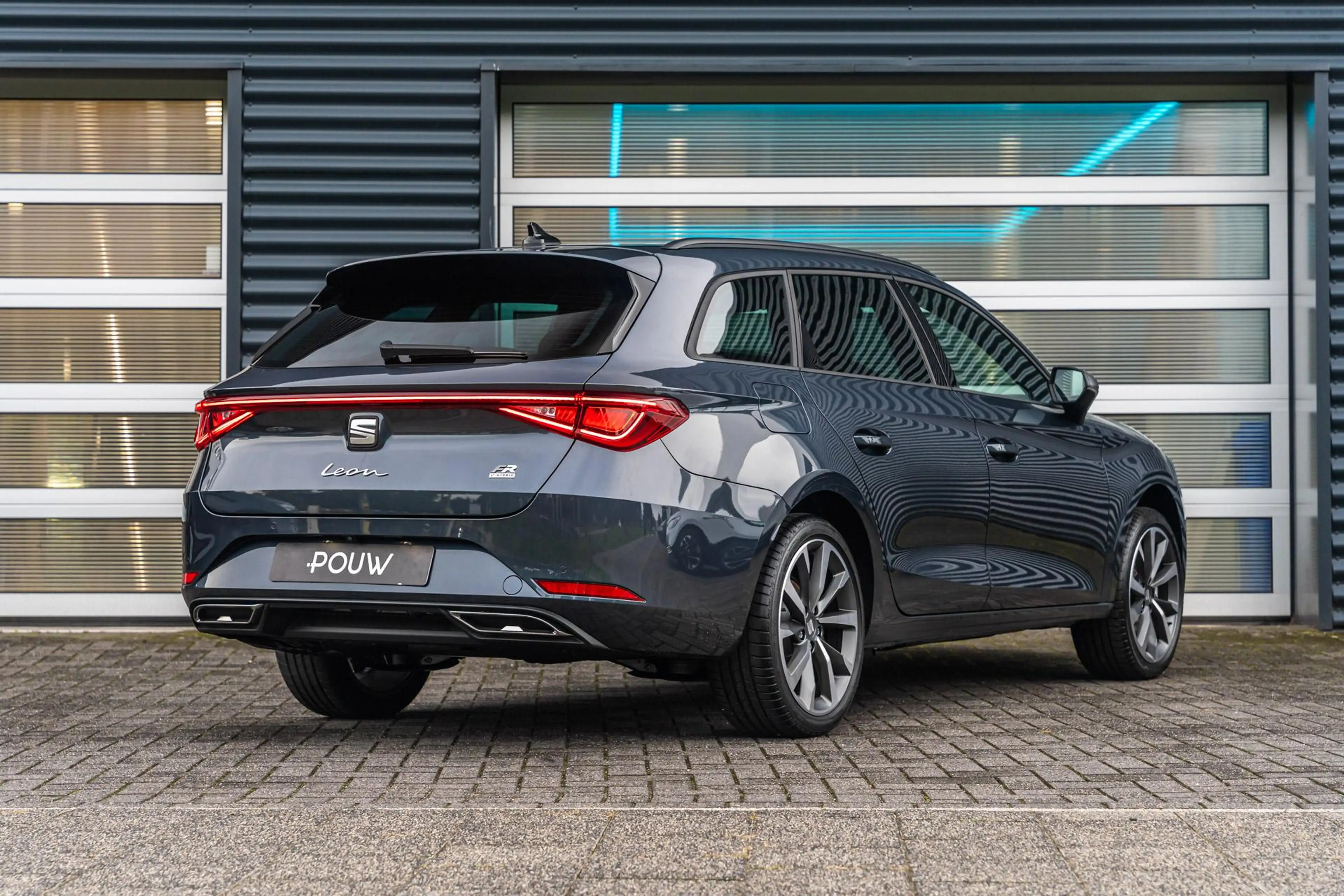 SEAT Leon e-Hybrid Sportstourer 1.5 TSI 204pk DSG FR Business | LMV 1 — photo 2