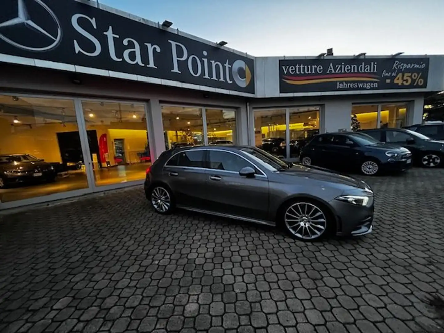 Mercedes-Benz A 200 d Automatic Premium Grijs - 2