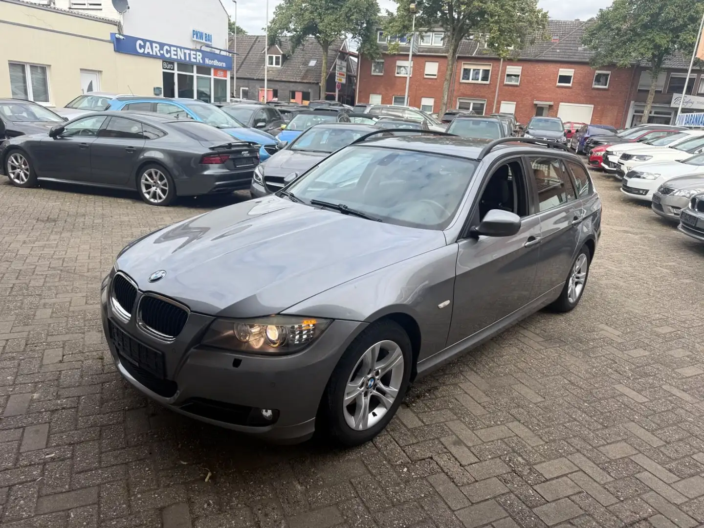 BMW 318 i*XENON*SHZ*MFL*TEMPOMAT*** Gris - 1