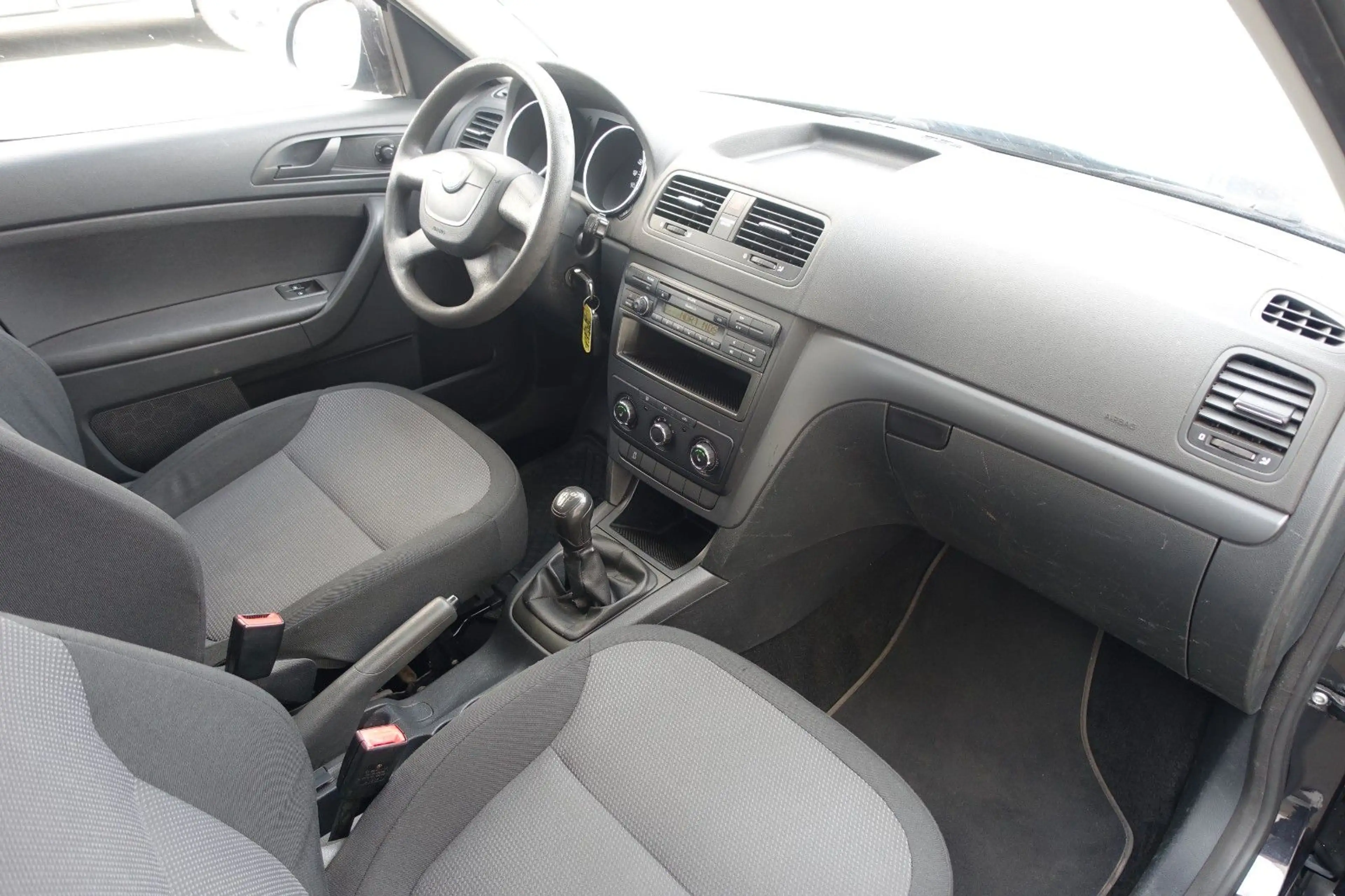 Skoda Yeti Active Plus Edition*KLIMA*SHZ*AHK*TÜV+ZR-NE — photo 12