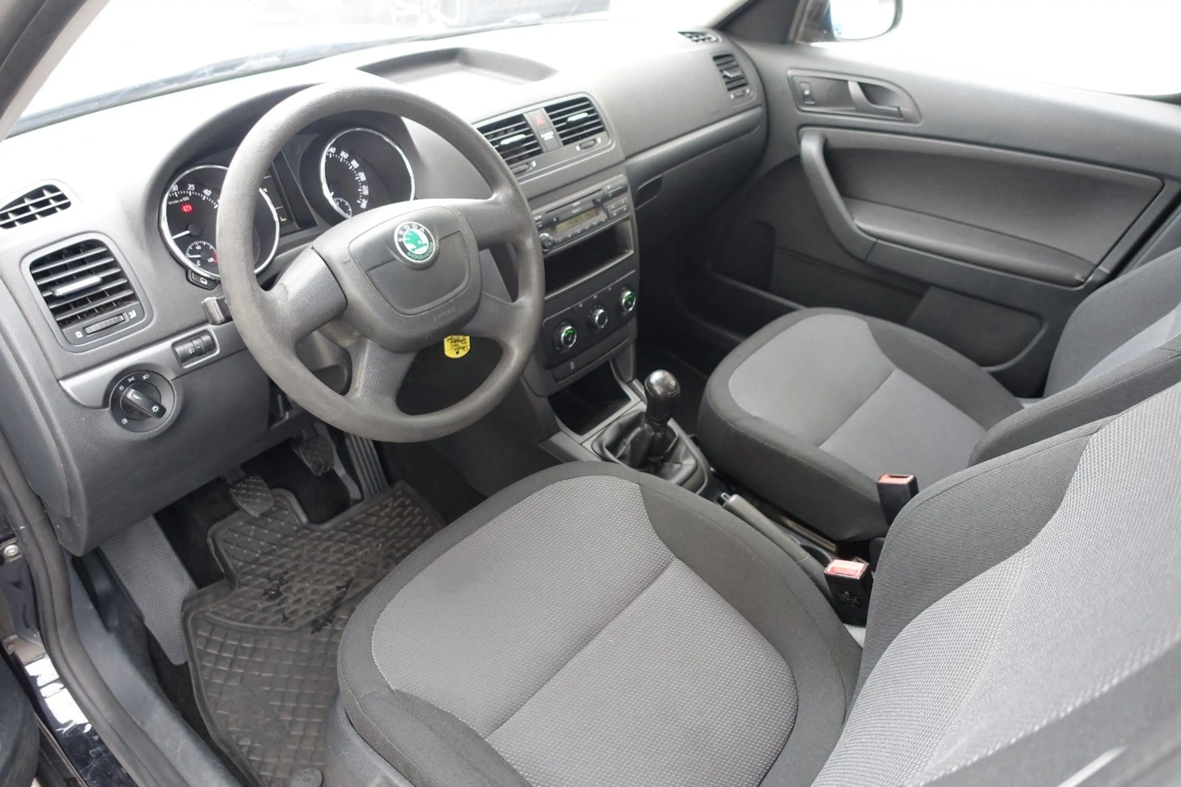 Skoda Yeti Active Plus Edition*KLIMA*SHZ*AHK*TÜV+ZR-NE — photo 13
