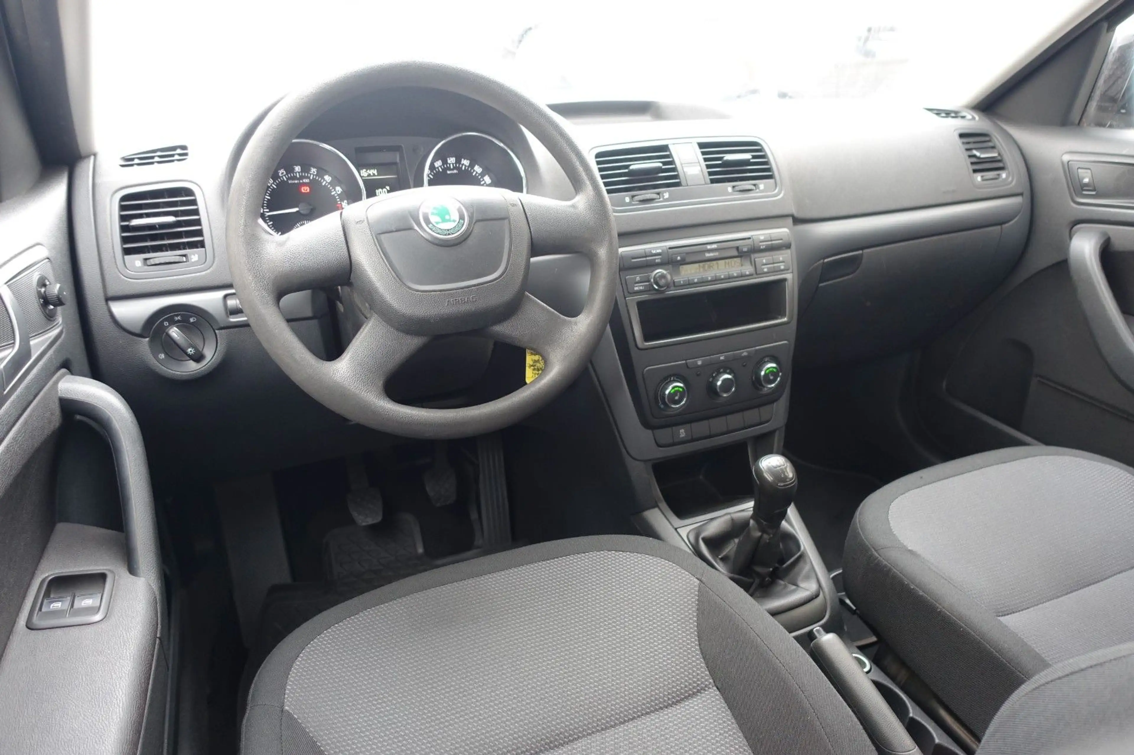 Skoda Yeti Active Plus Edition*KLIMA*SHZ*AHK*TÜV+ZR-NE — photo 9