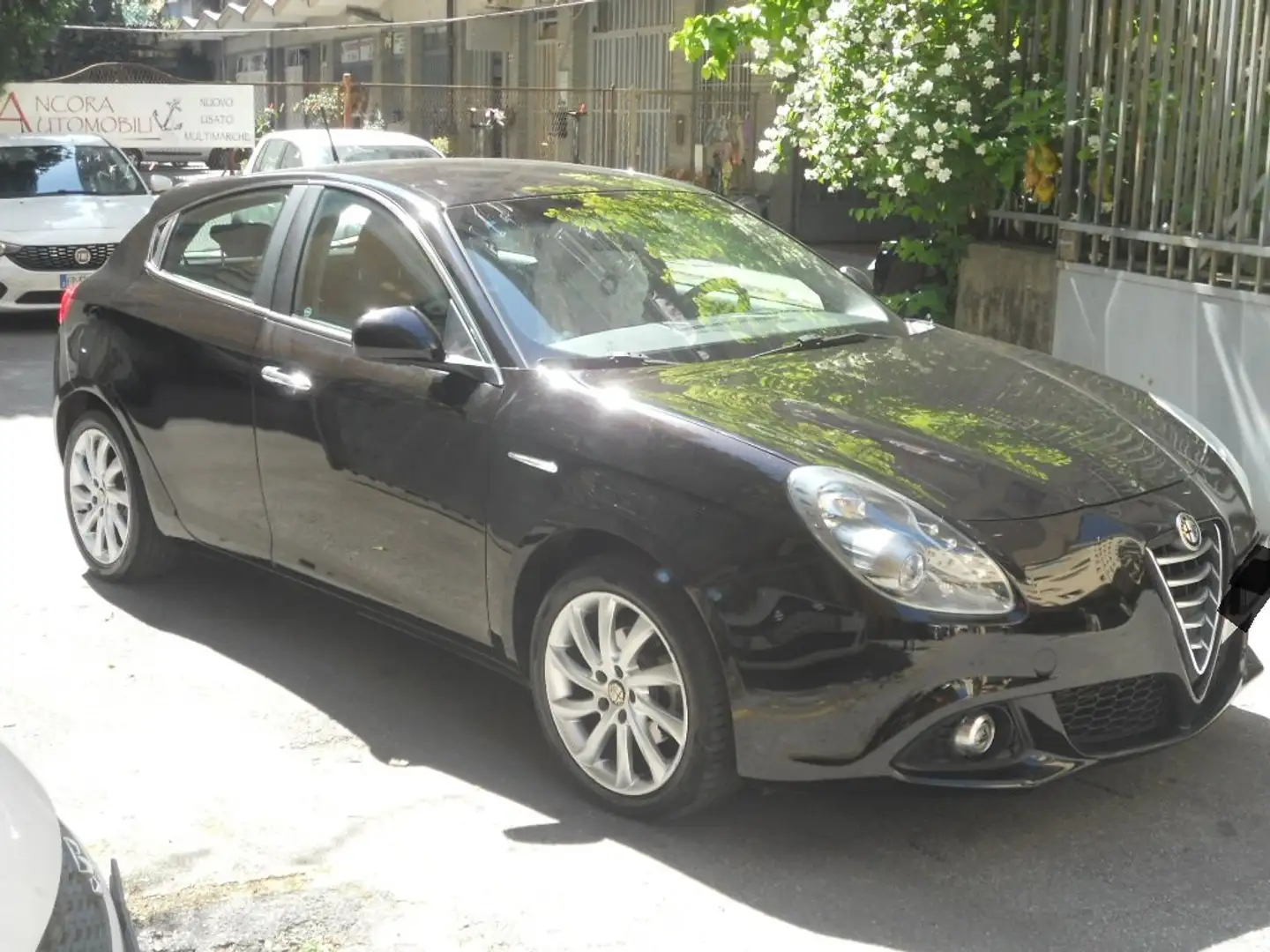 Alfa Romeo Giulietta DISTINTIVE JTD 1.6 Schwarz - 1