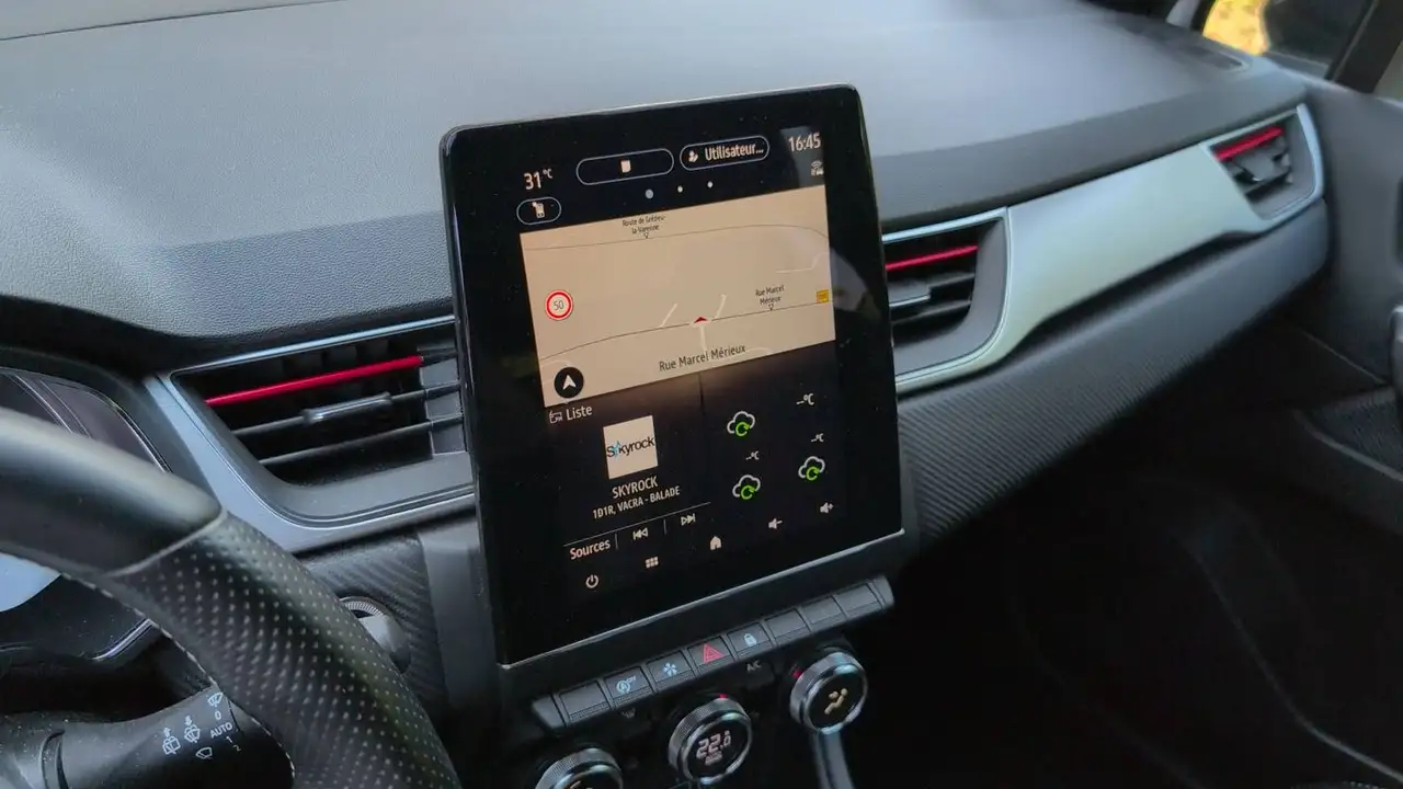 Renault Captur — photo 23