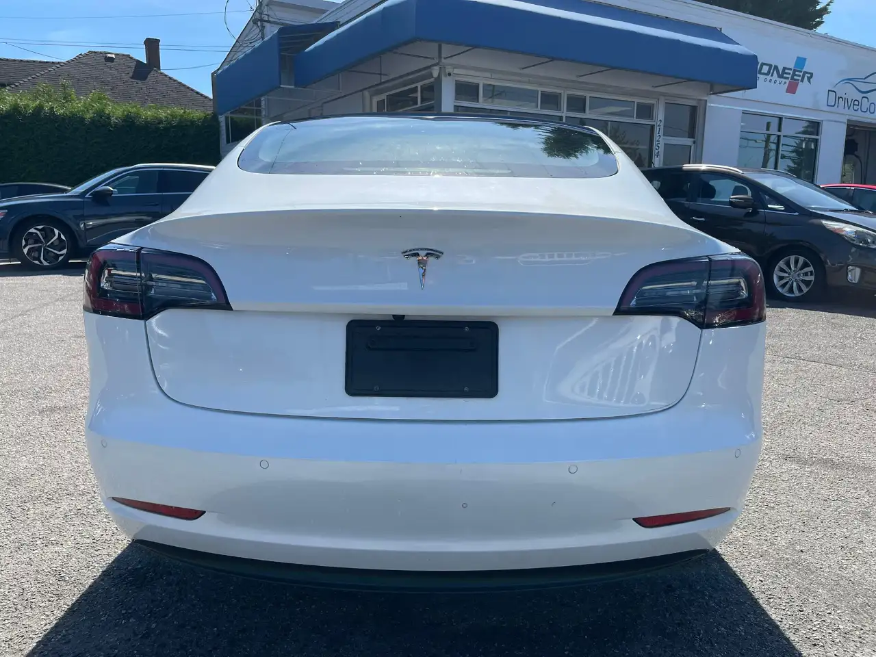 Tesla Model 3 снимка Tesla Model 3