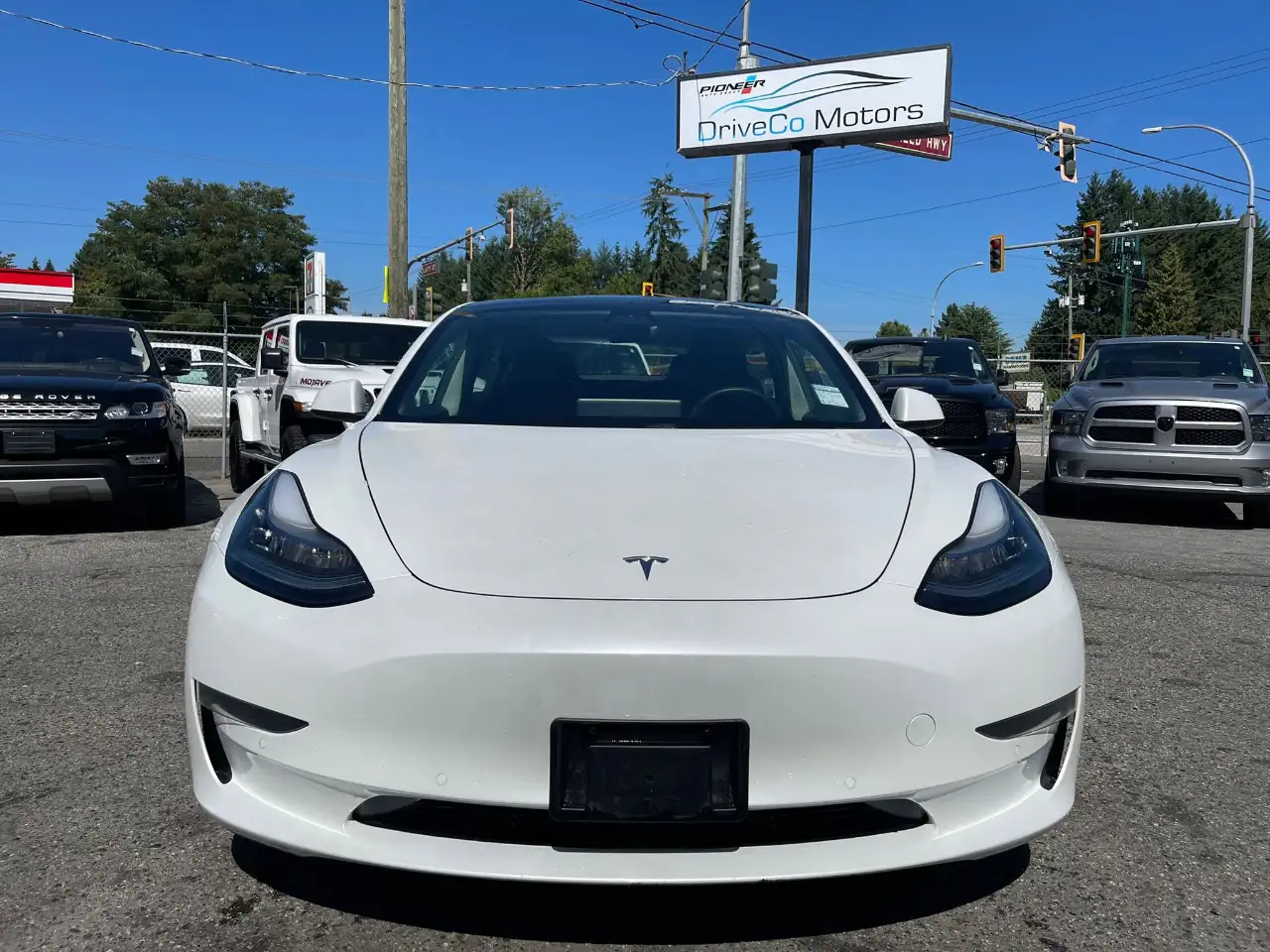 Tesla Model 3 снимка Tesla Model 3