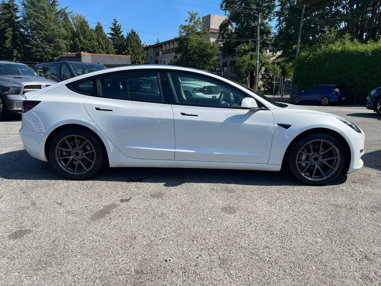 Tesla Model 3 снимка Tesla Model 3