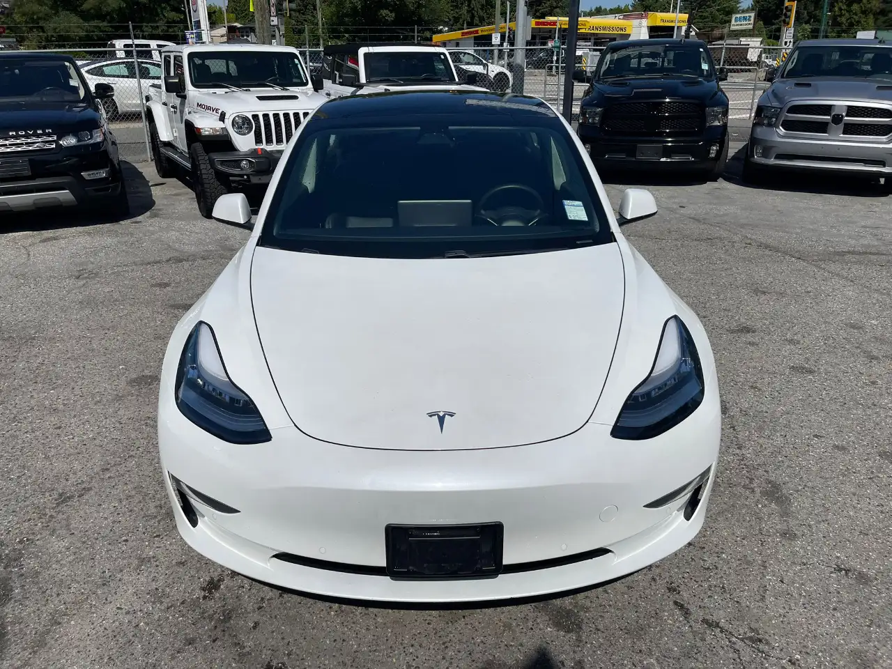 Tesla Model 3 снимка Tesla Model 3