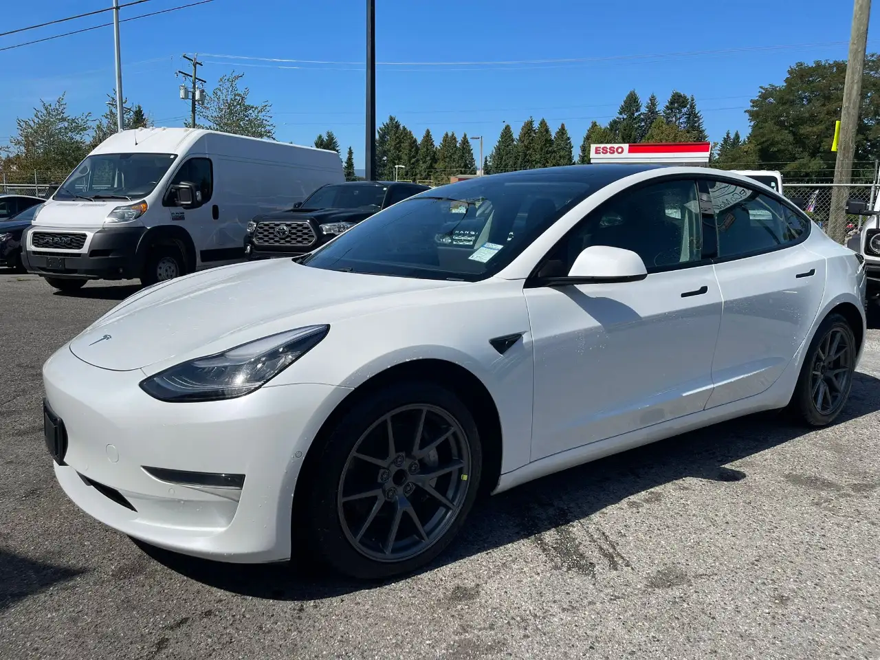 Tesla Model 3 снимка Tesla Model 3