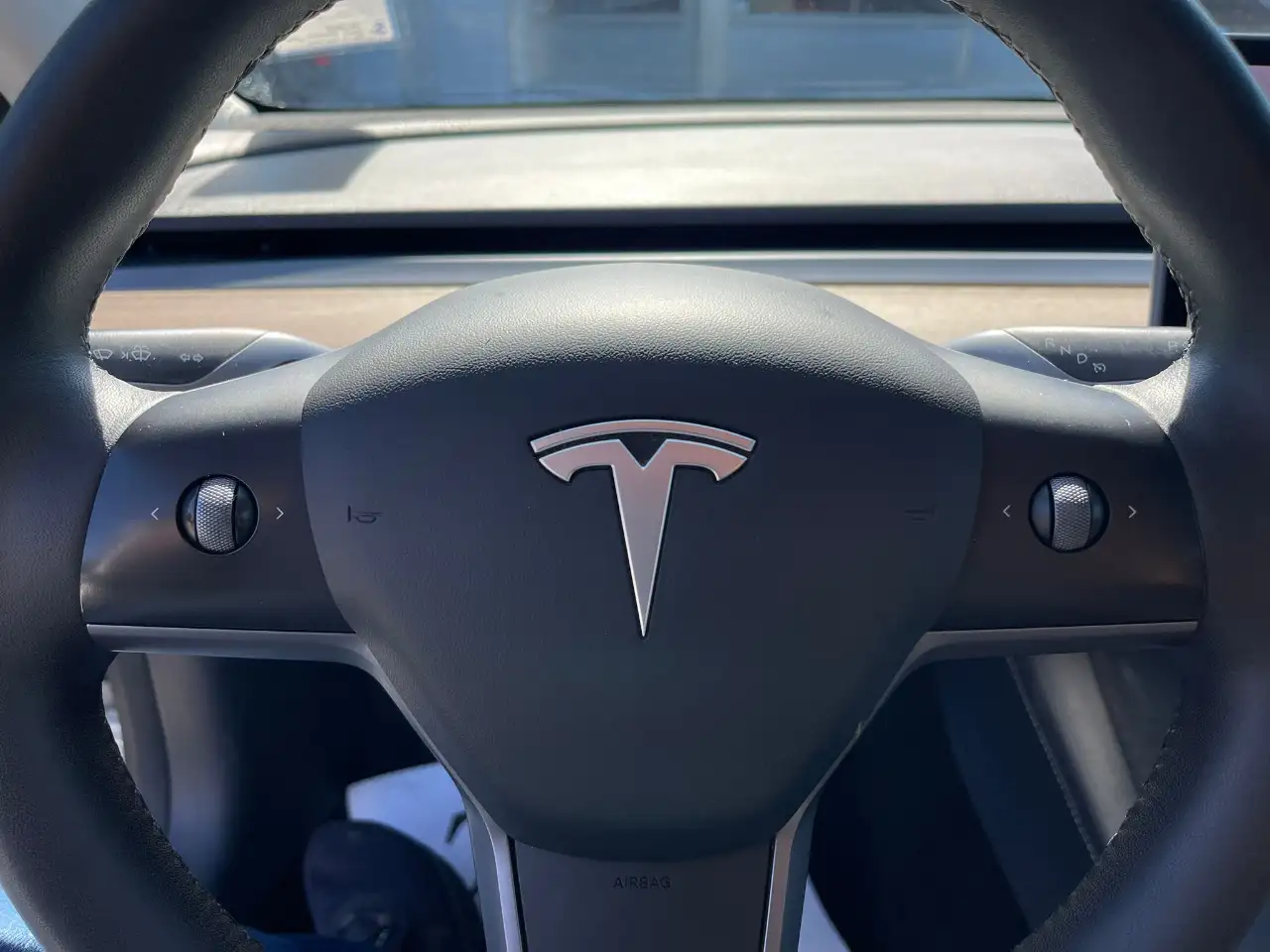 Tesla Model 3 снимка Tesla Model 3