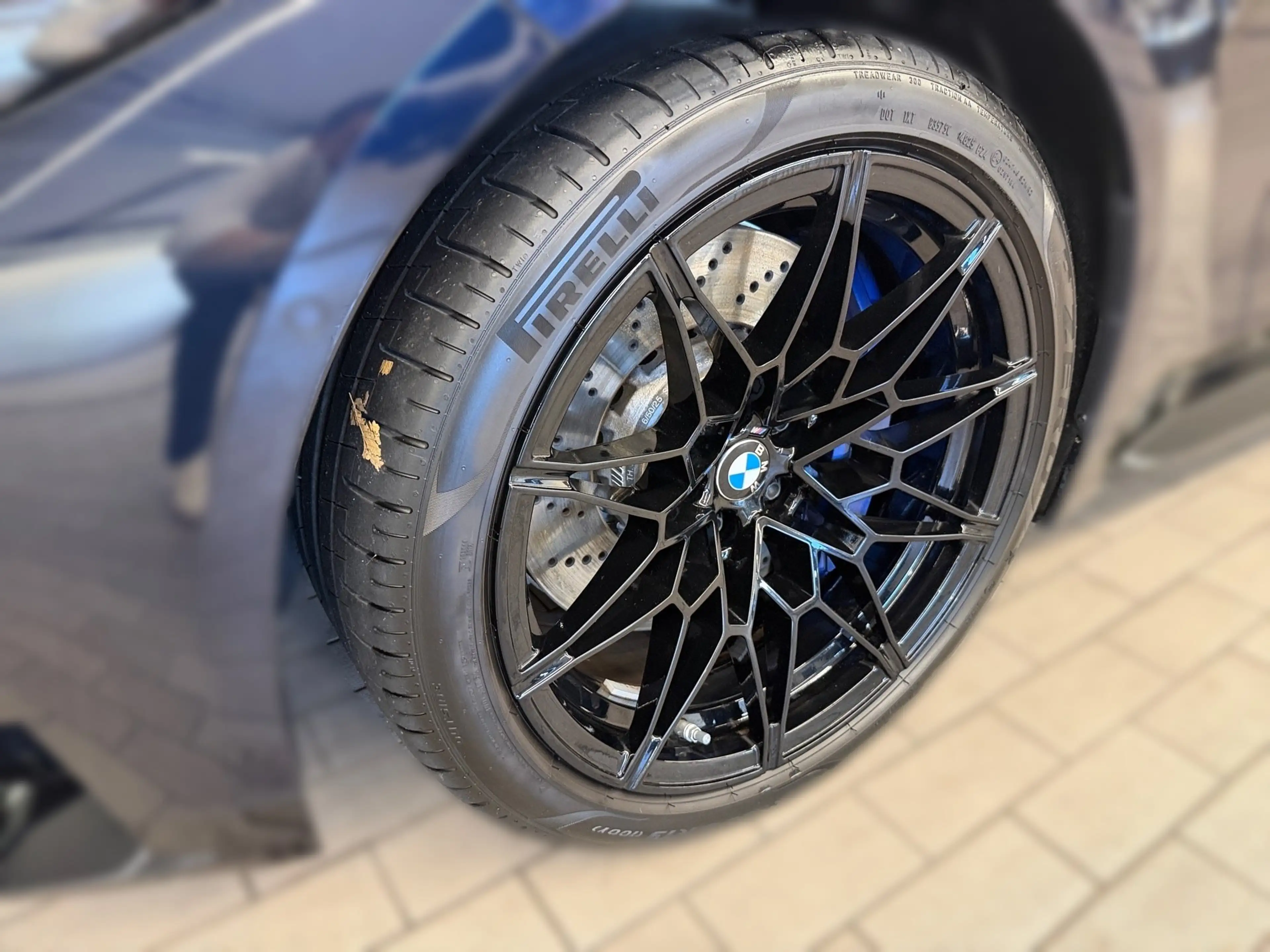 BMW M4 Competition M xDrive — photo 3
