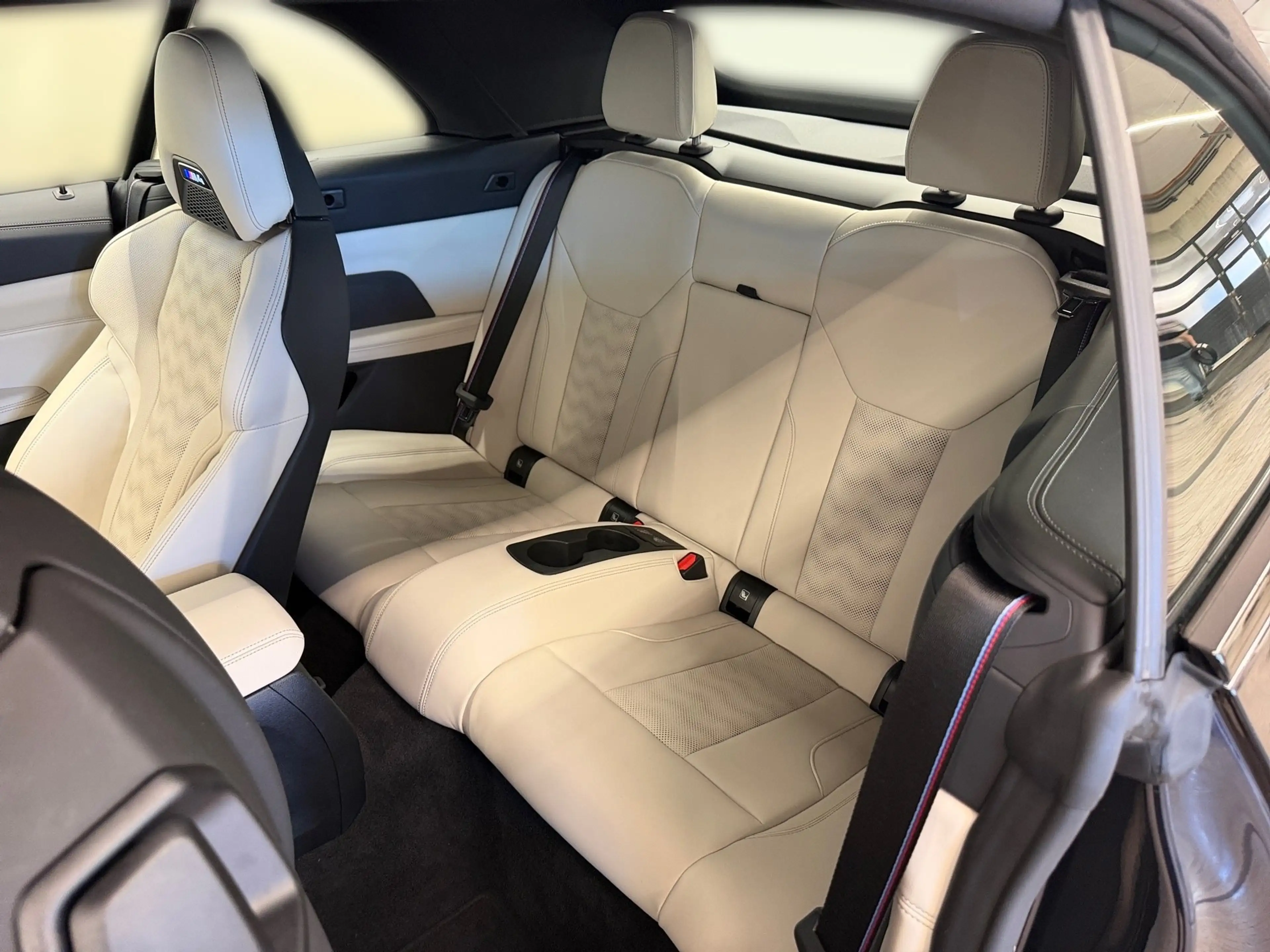 BMW M4 Competition M xDrive — photo 7