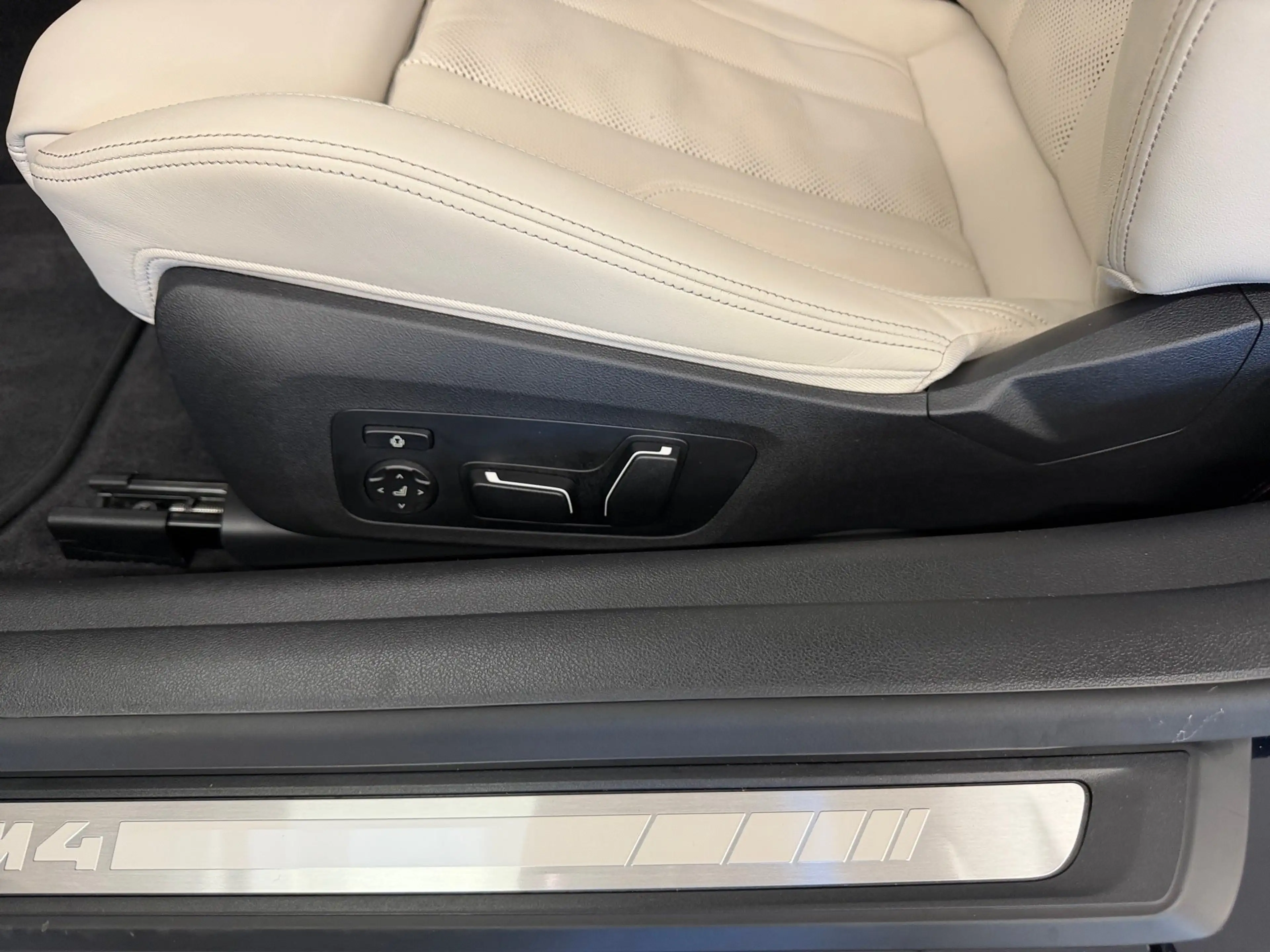 BMW M4 Competition M xDrive — photo 6