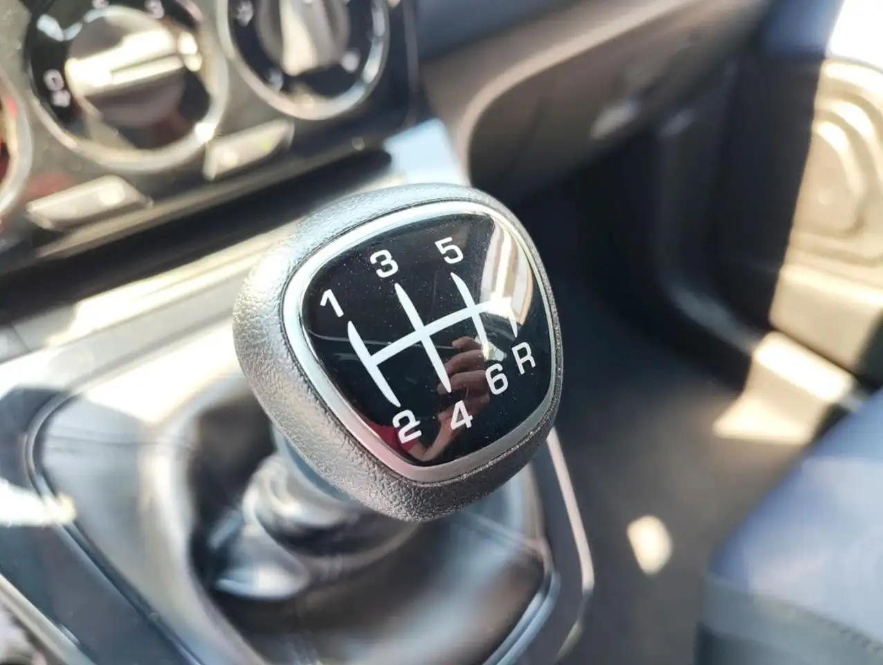Lancia Ypsilon 2024 — фото 11