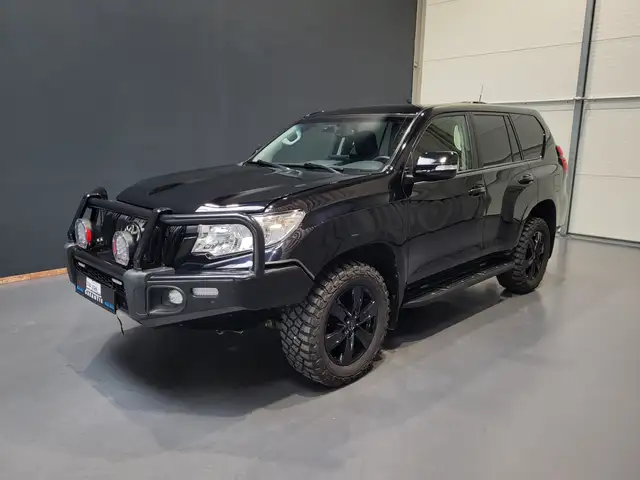 Toyota Land Cruiser 2.8D 4D 1of1 *Kühlbox| Seilwinde| Kamera*