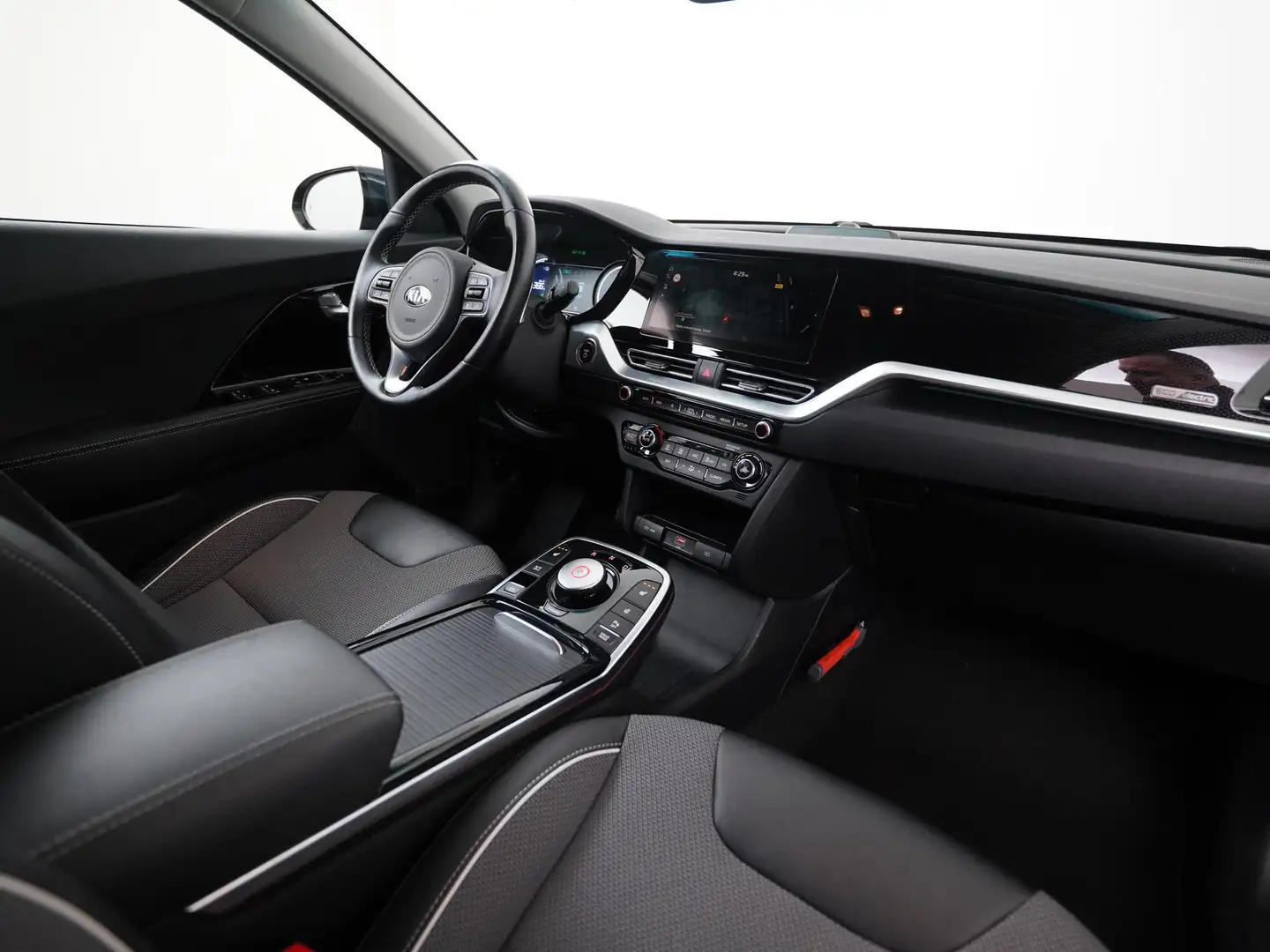 Kia e-Niro DynamicLine 64 kWh 3 fase | SOH 99% | Trekhaak | C Bleu - 2