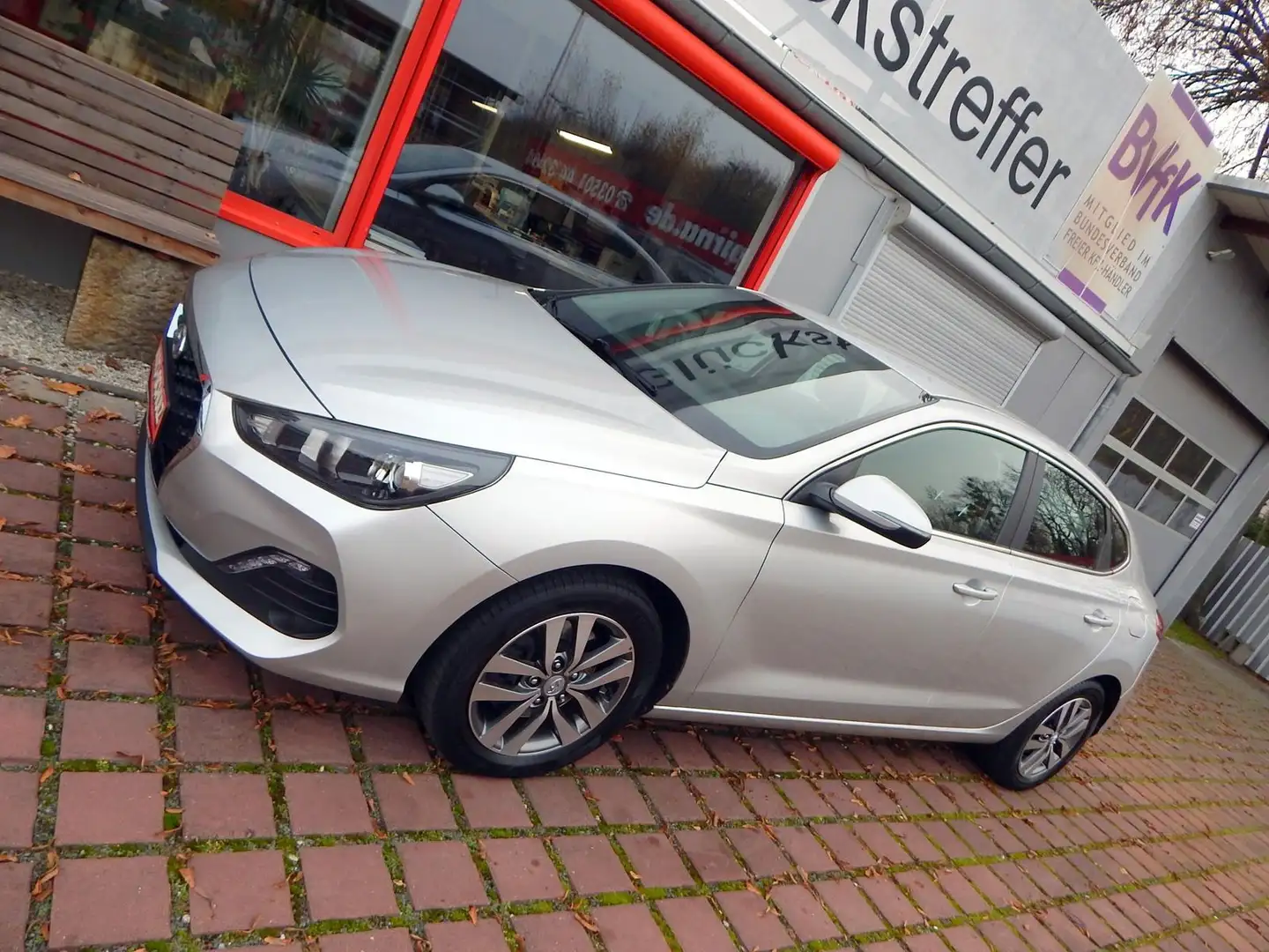 Hyundai i30 Fastback KLIMA RFK CARPLAY Silber - 1