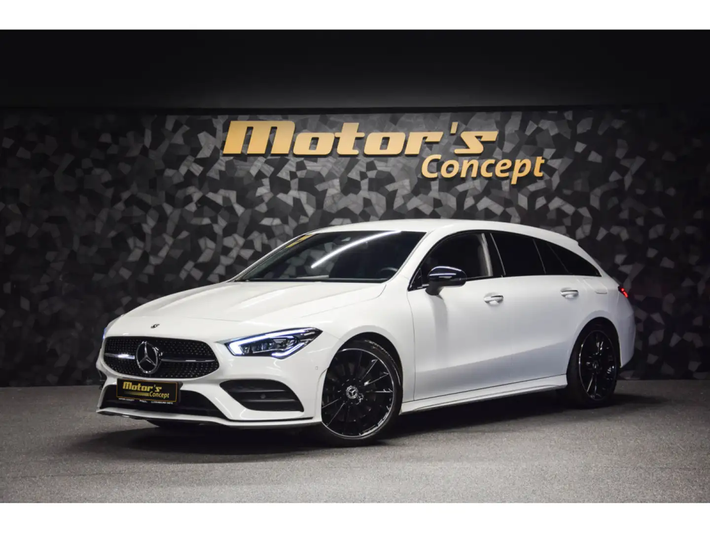 Mercedes-Benz CLA 250 Shooting Brake AMG LINE 4 MATIC Wit - 1