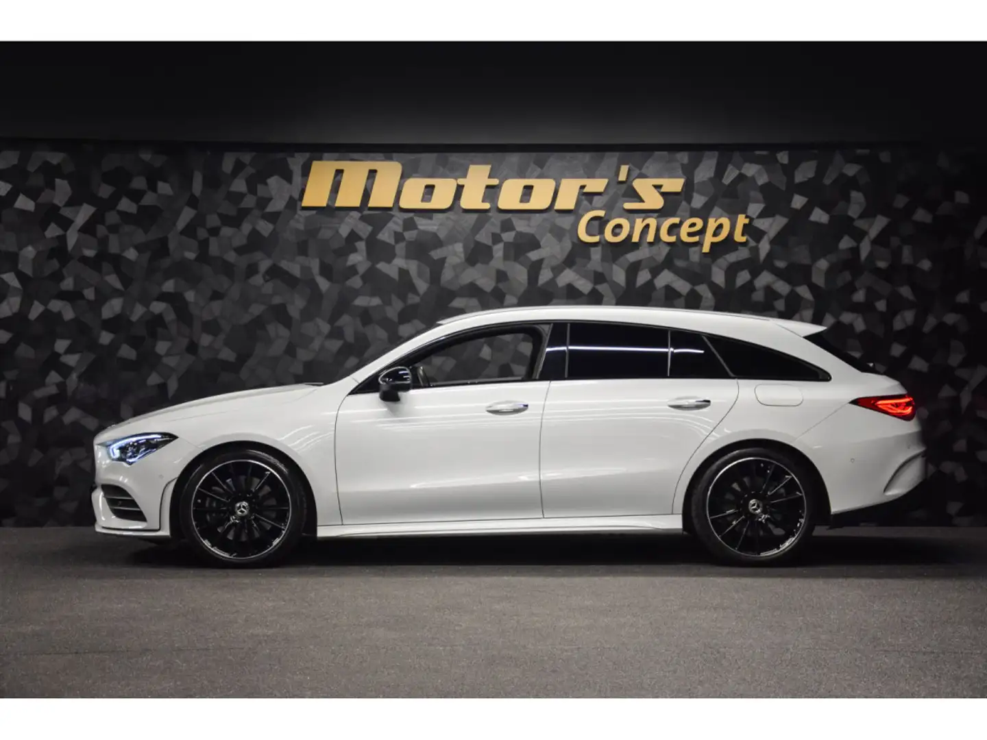 Mercedes-Benz CLA 250 Shooting Brake AMG LINE 4 MATIC Wit - 2