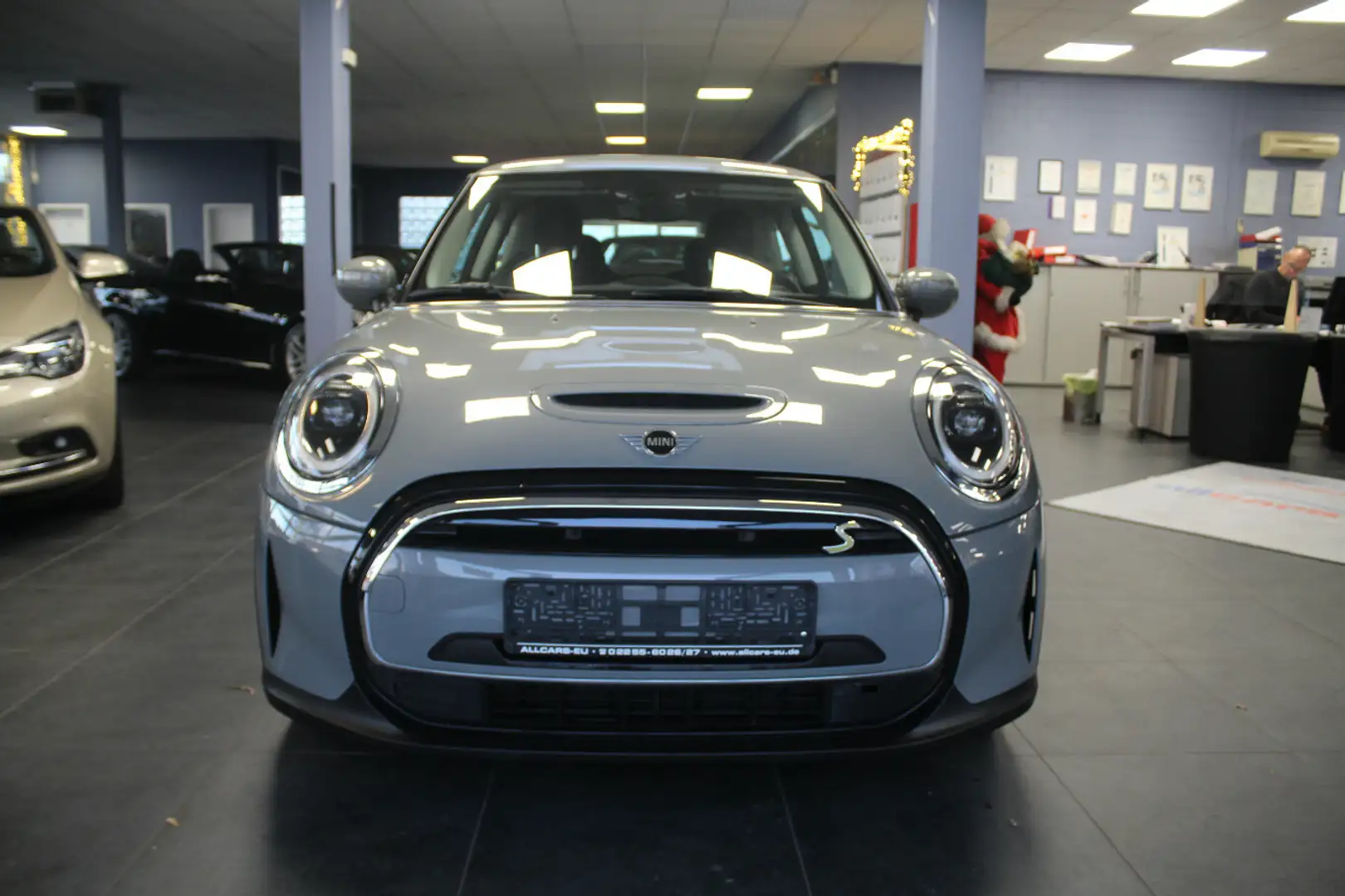 MINI Cooper SE Essential Trim Grau - 2