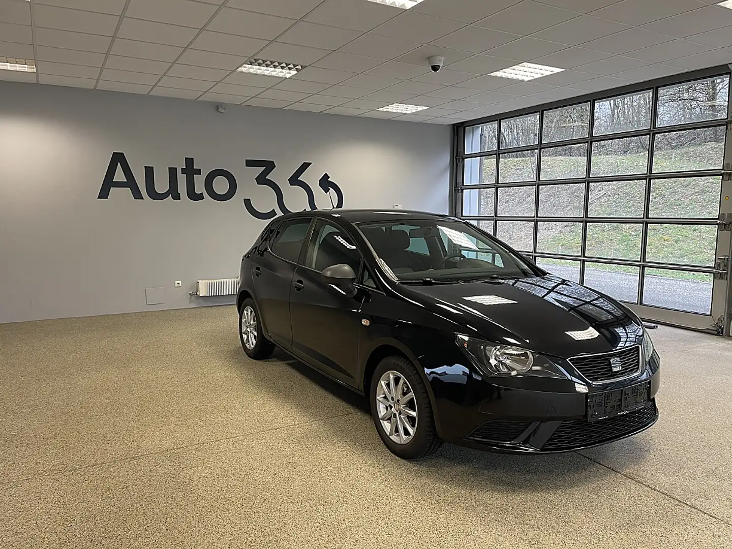 SEAT Ibiza Reference 1,2 Schwarz - 2