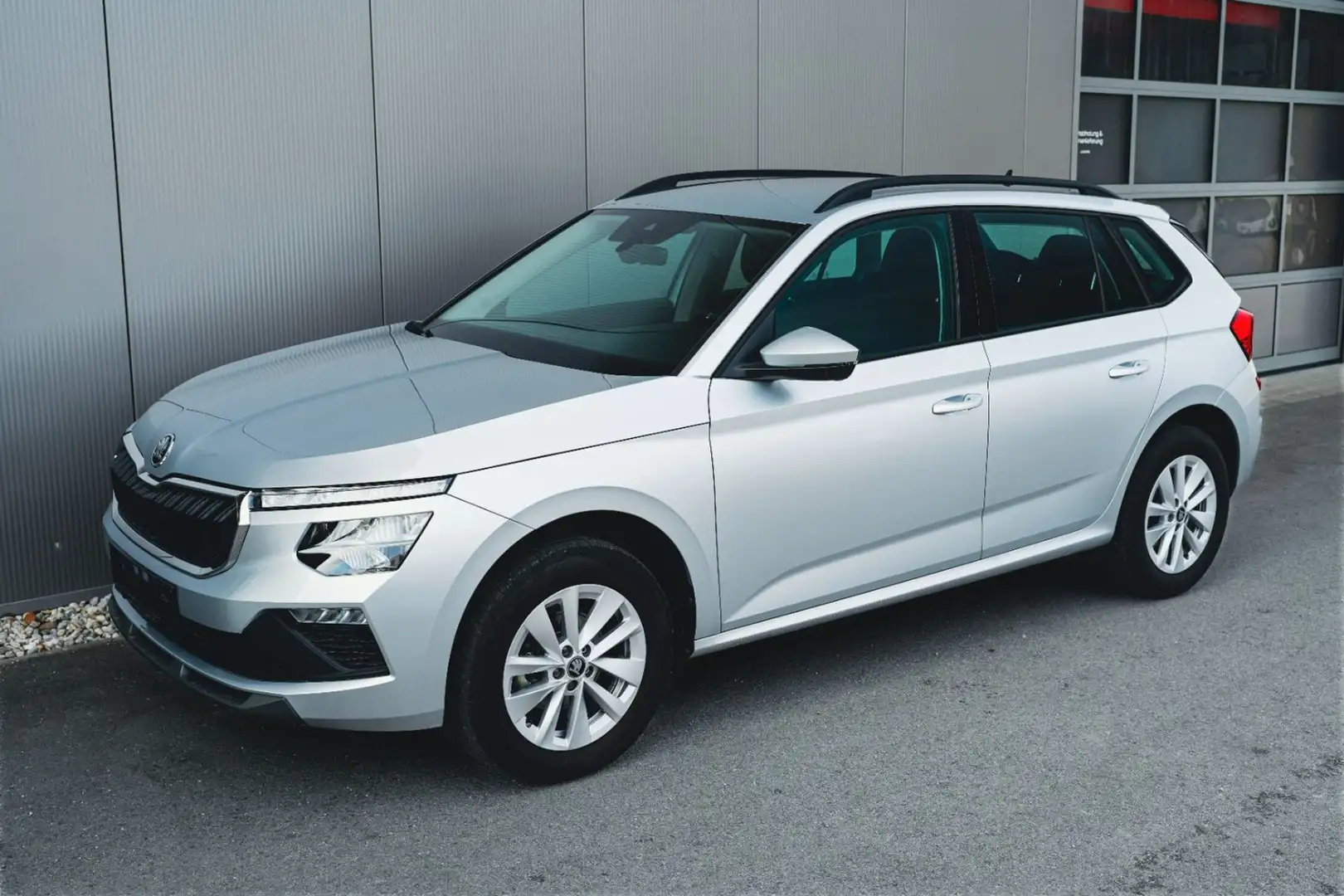 Skoda Kamiq 1.0 TSI Active OPF, Service NEU Silber - 1