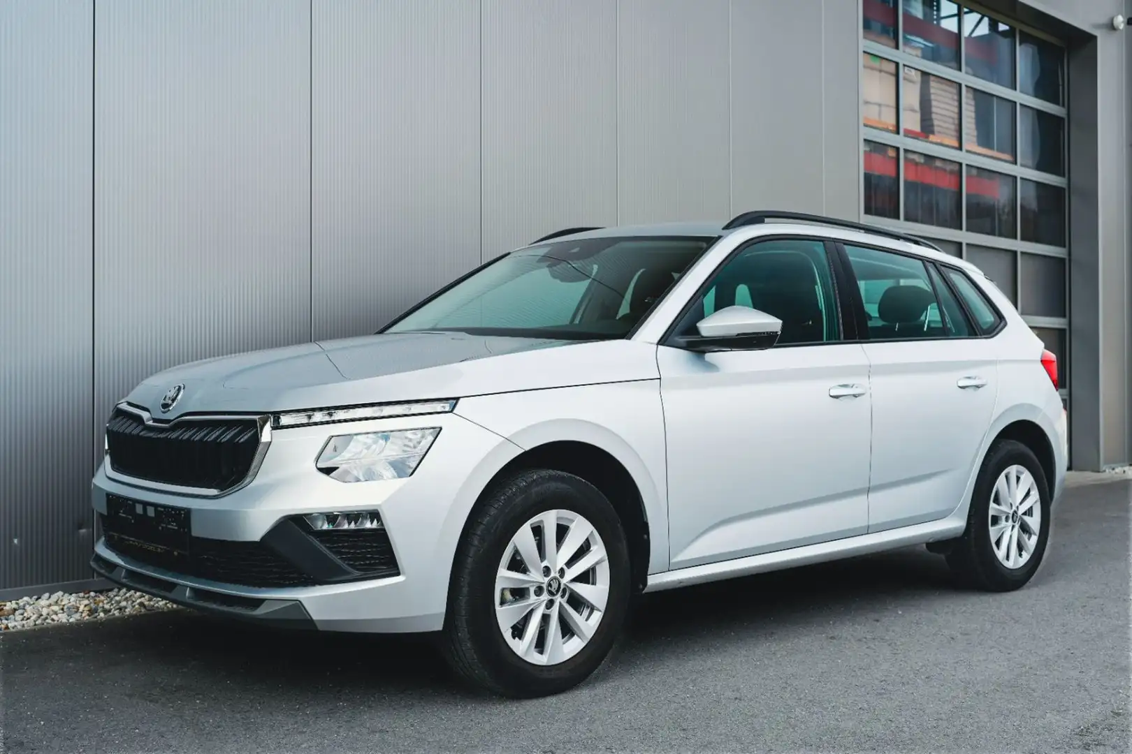 Skoda Kamiq 1.0 TSI Active OPF, Service NEU Silber - 2