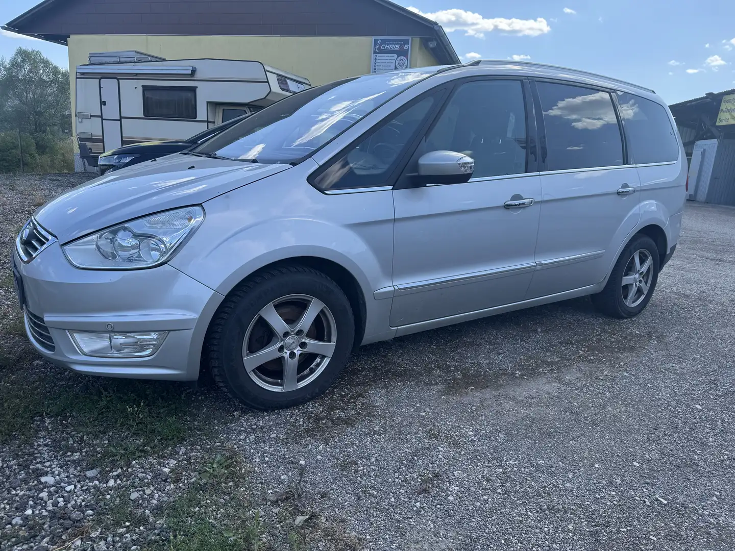 Ford Galaxy Titanium 2,0 TDCi DPF Aut. Silber - 1