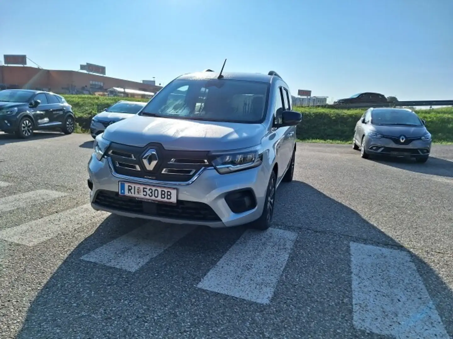Renault Kangoo KANGOO PKW E-TECH EL TECHNO EV45 22kW L1 Silber - 2