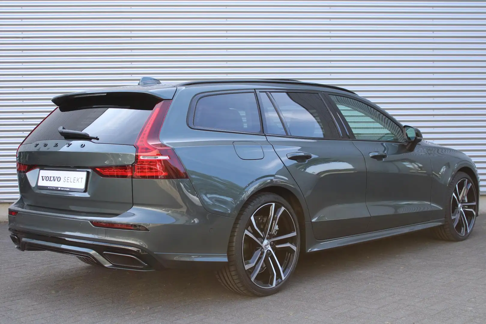 Volvo V60 2.0 T6 Plug-in hybrid AWD Plus Dark | 20 Inch Lich Zelená - 2