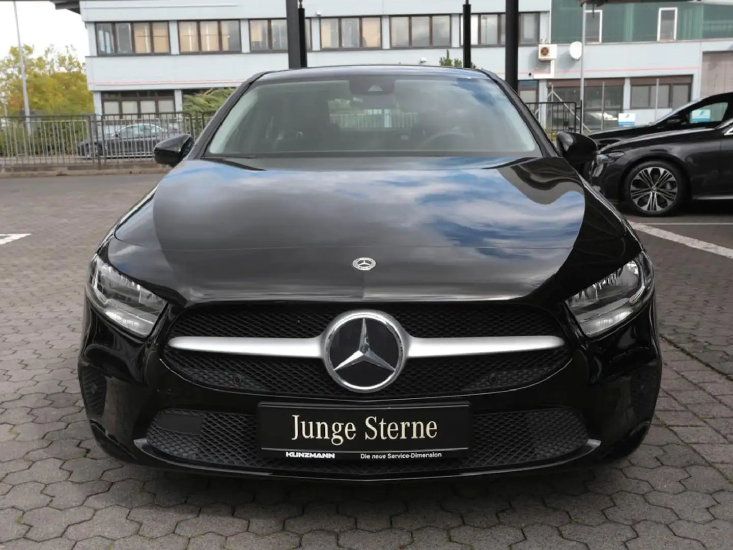 Mercedes-Benz A 180 d Limousine MBUXNavi+ Tempomat SpurH Noir - 2