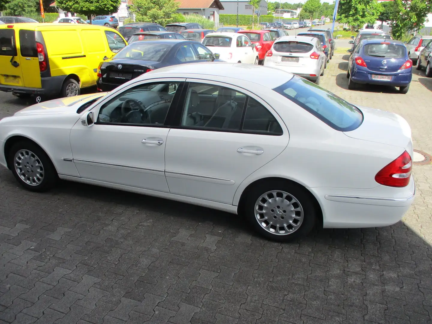 Mercedes-Benz E 200 CDI Elegance DPF Xenon Alu Tüv 7/2025 Weiß - 1