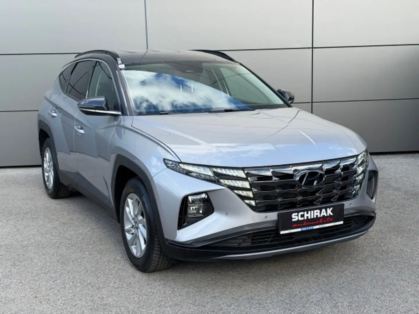 Hyundai TUCSON 1,6 T-GDI 2WD 48V Trend Line DCT Silber - 1