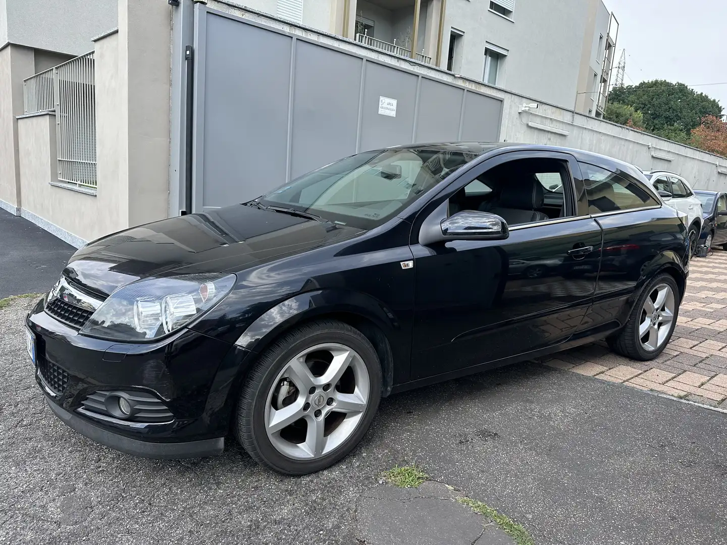Opel Astra GTC 1.7 cdti Cosmo 110cv - 1
