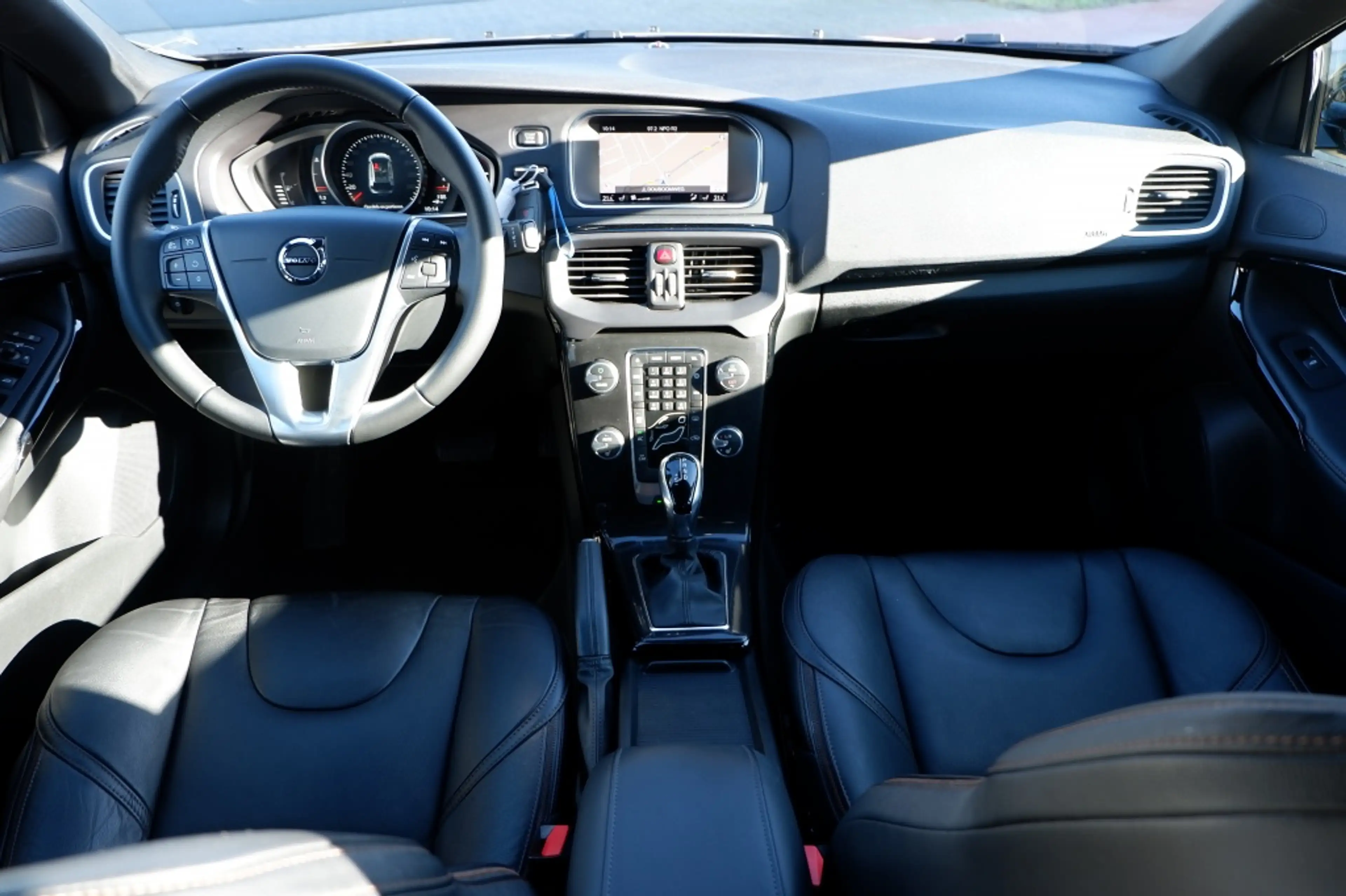 Volvo V40 Cross Country 1.5 T3 Polar + / INCL. 12mnd BOVAG / Leder / Stoel — photo 13