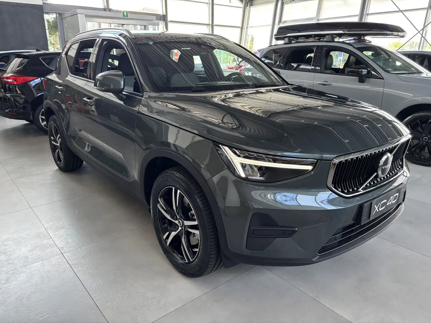 Volvo XC40 XC40 B3 automatico Core Verde - 2