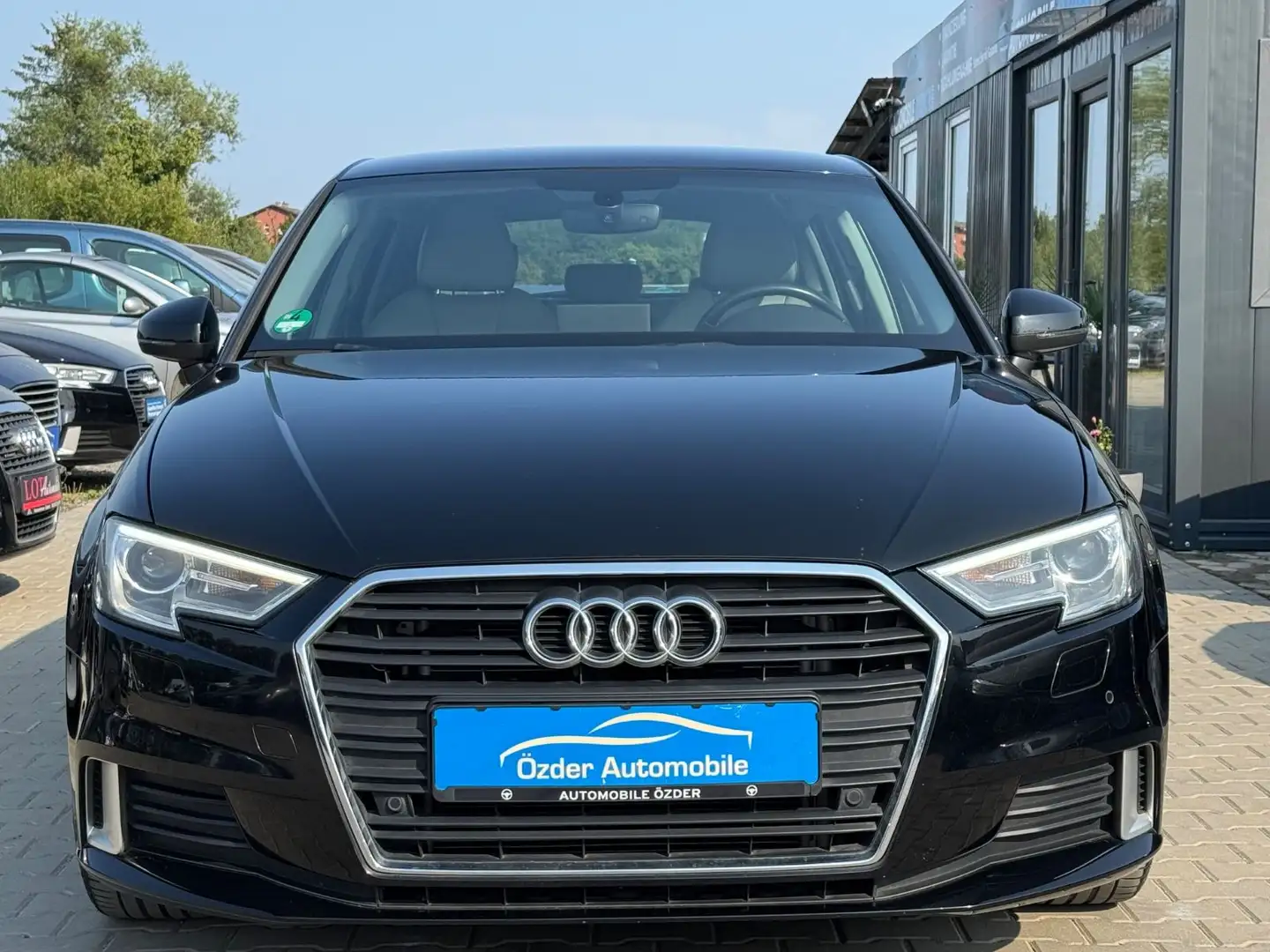 Audi A3 1.5 TSI Sportback Sport++Finanzierung++ Schwarz - 2