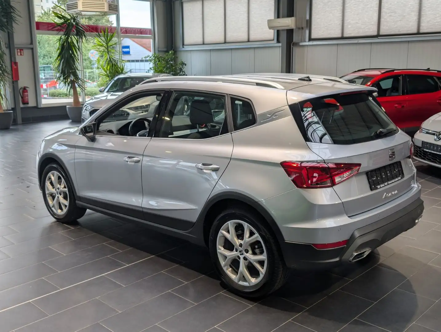 SEAT Arona 1.0 TSI OPF FR 1. Hand Navi Silber - 2