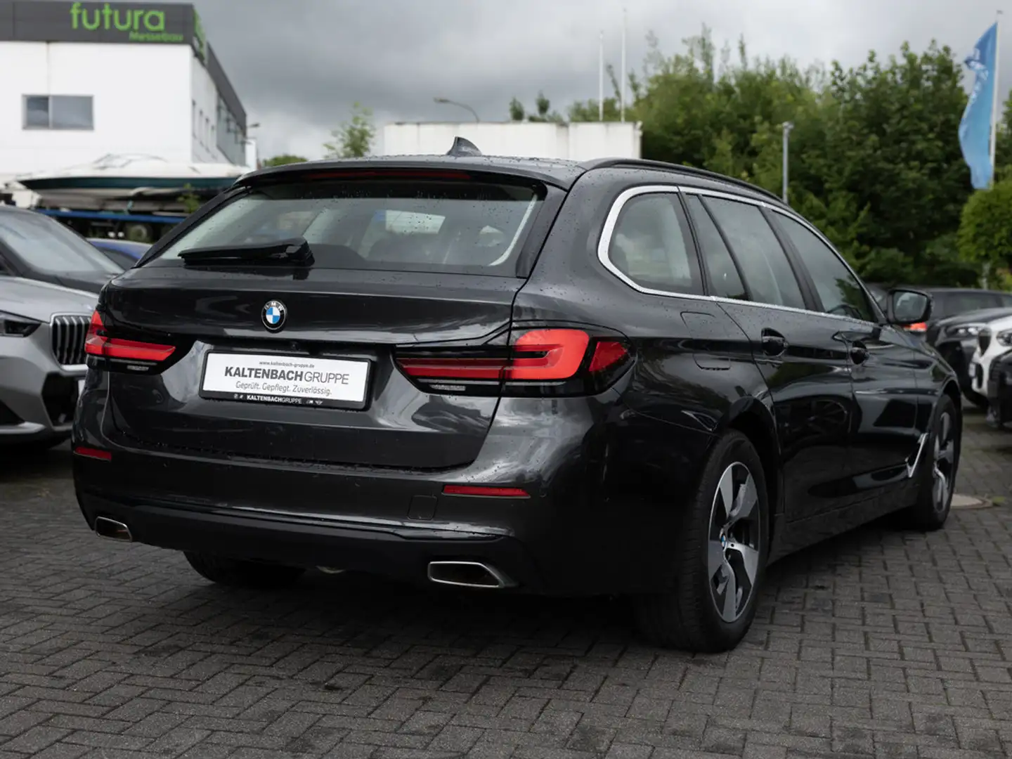 BMW 520 d Touring xDrive AHK LED NAVI KAMERA SHZ Grau - 2