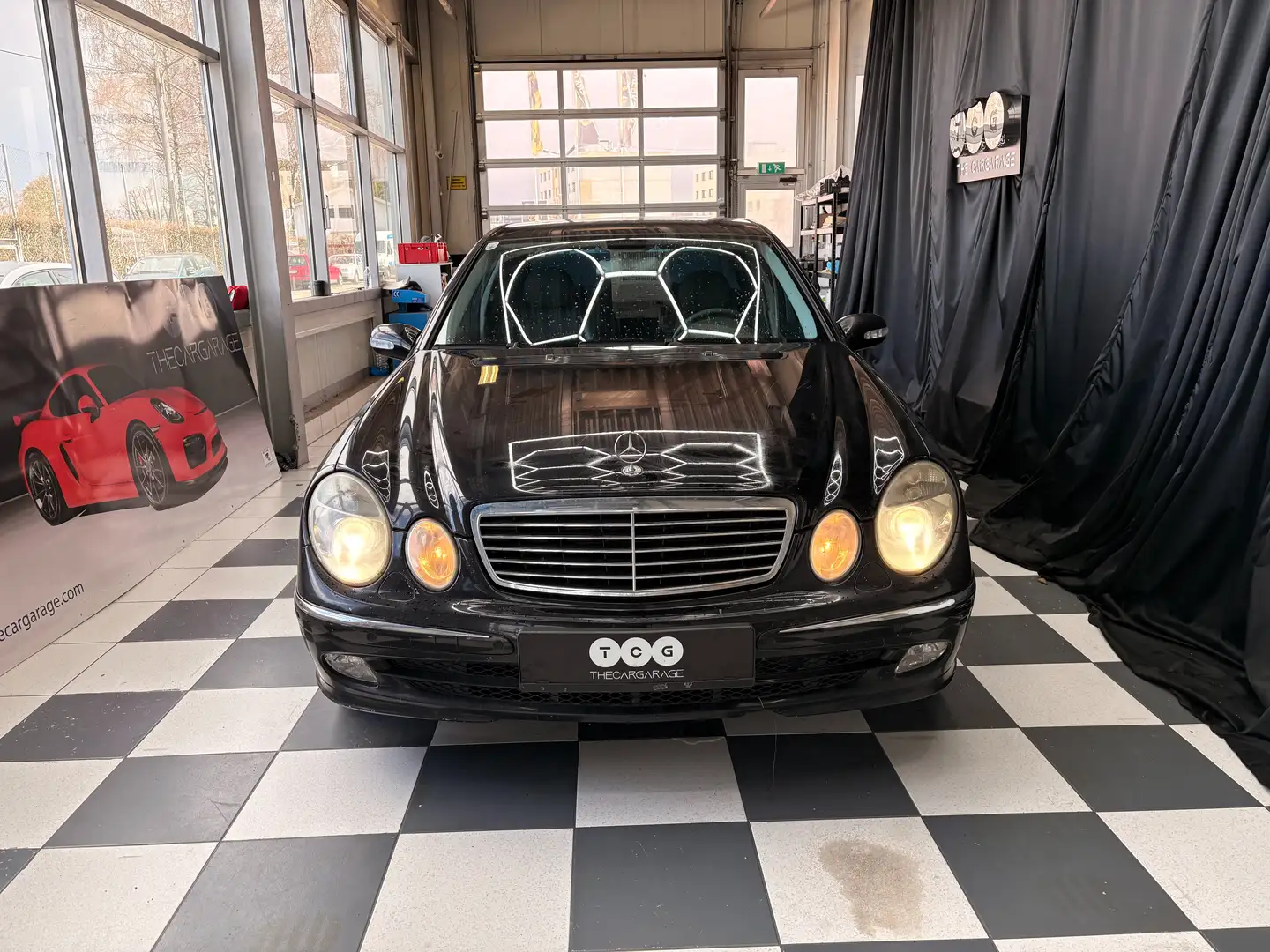Mercedes-Benz E 220 Schwarz - 2