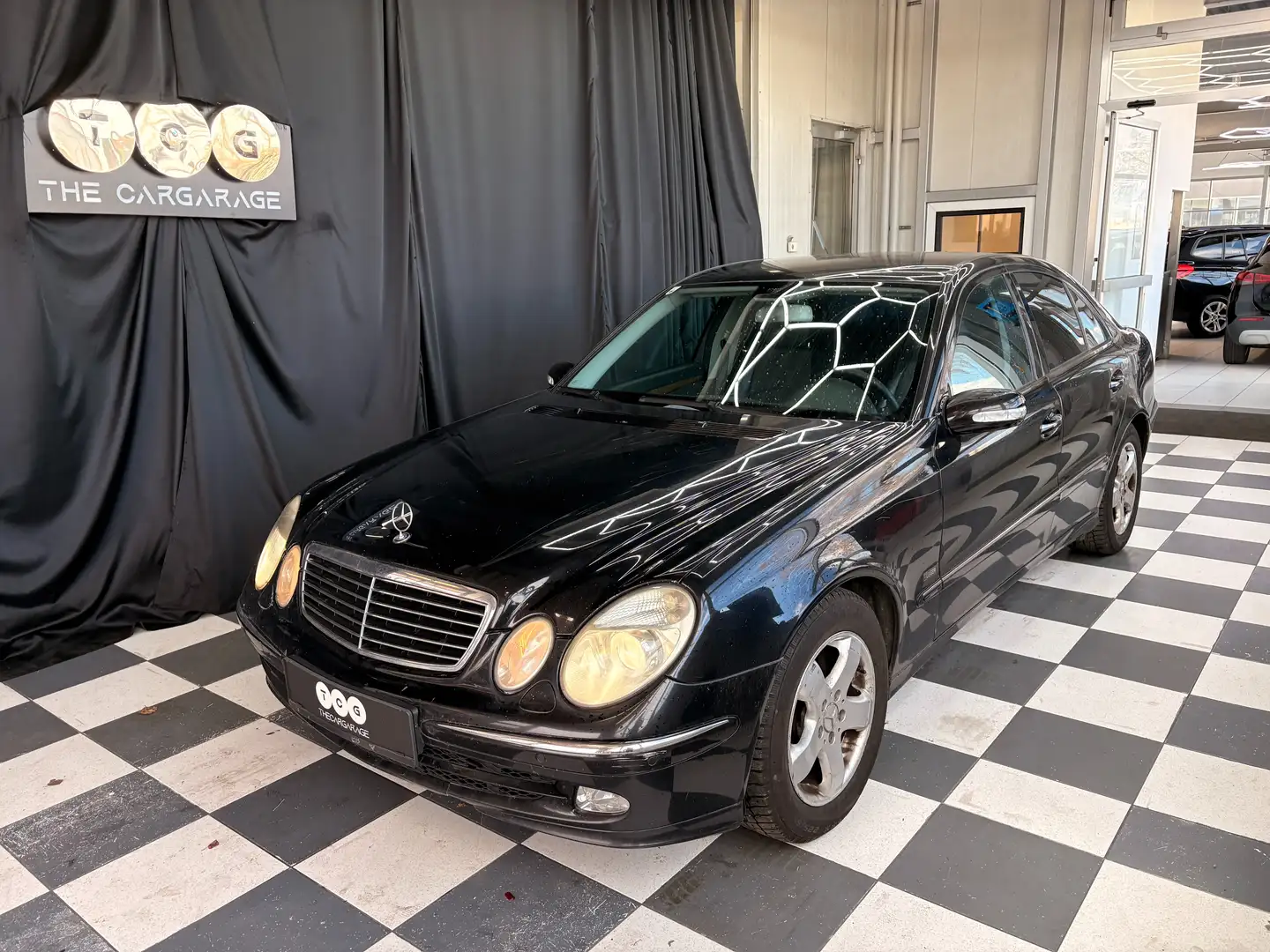 Mercedes-Benz E 220 Schwarz - 1