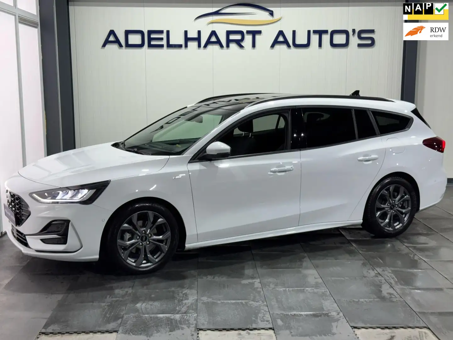 Ford Focus Wagon 1.0 EcoBoost Hybrid ST Line 155 PK Automaat Wit - 1