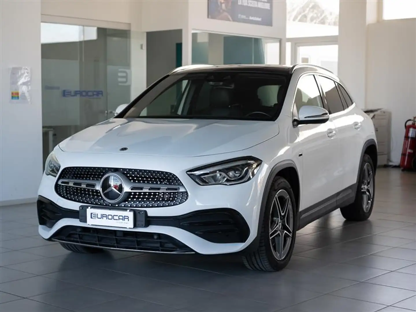 Mercedes-Benz GLA 250 e Automatic EQ-POWER PREMIUM 36 mei di garanzia Blanc - 1