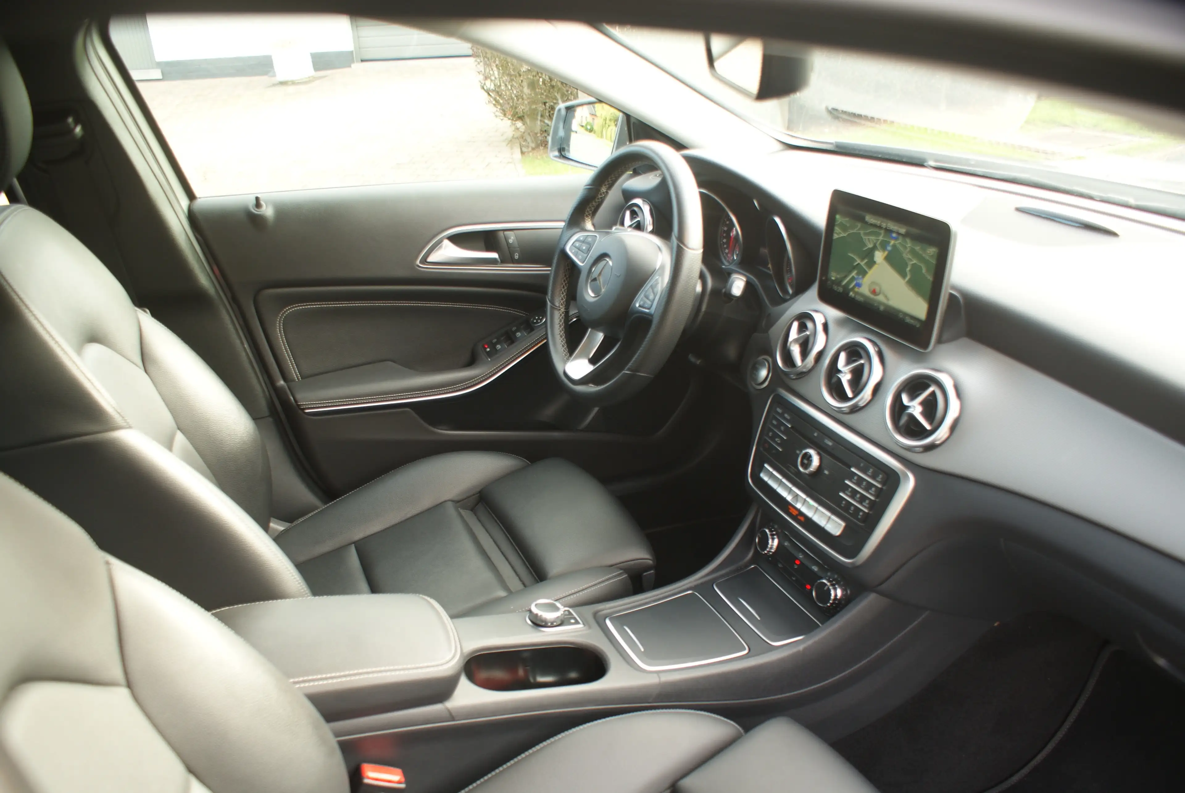 Mercedes-Benz GLA 180 Business class euro 6  maar 33000 Km Automaat ,Leder Alu, Gps — photo 7