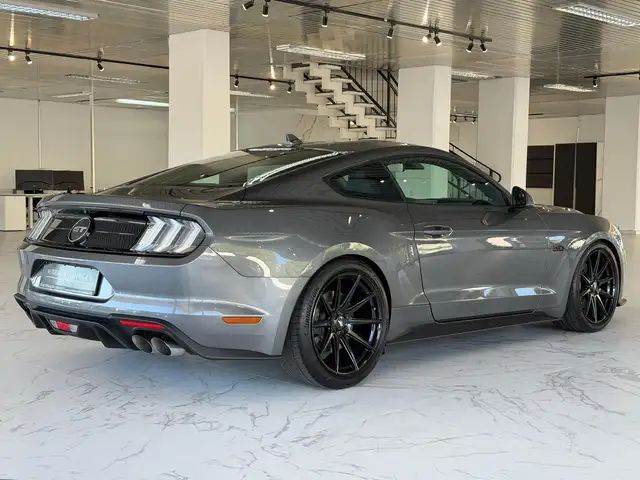 Ford Mustang view 5